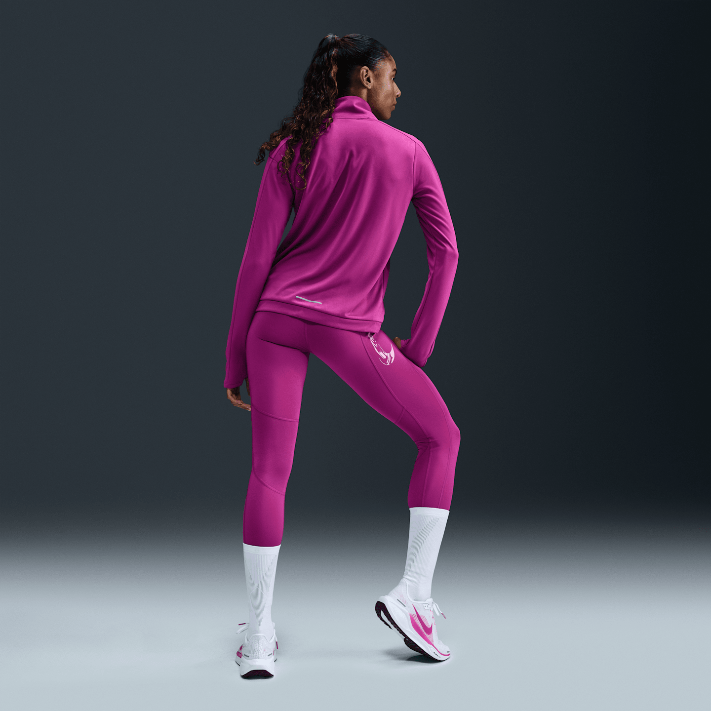 Женские леггинсы Nike Fast Women's Mid-Rise 7/8 Running Leggings with Pockets — фото 4