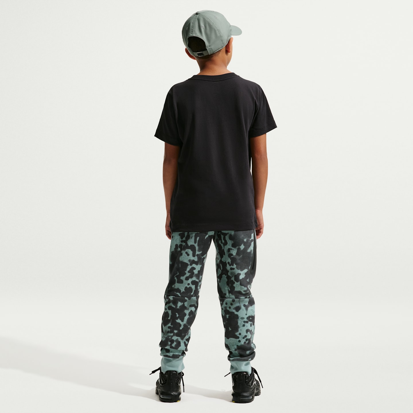 Детские футболки Nike Big Kids' T-Shirt — фото 5