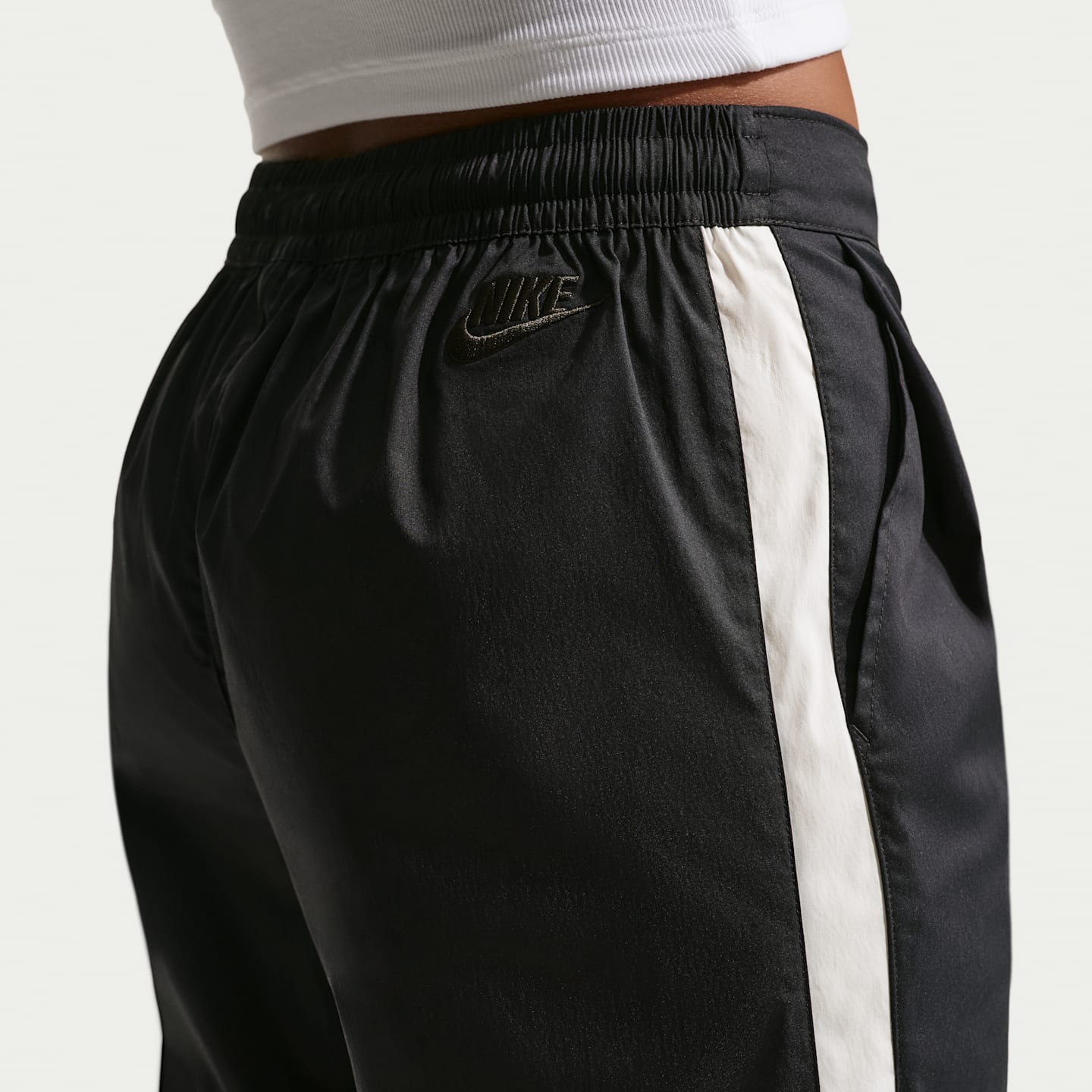Детские брюки Nike Sportswear Collection Big Kids' (Girls') Woven Pants — фото 3