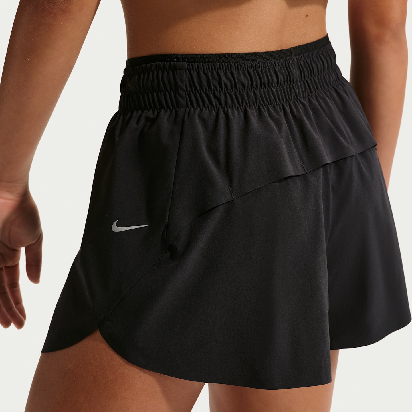 Детские шорты Nike MAVN Girls' Dri-FIT 3" Mid-Rise Repel Running Shorts — фото 3