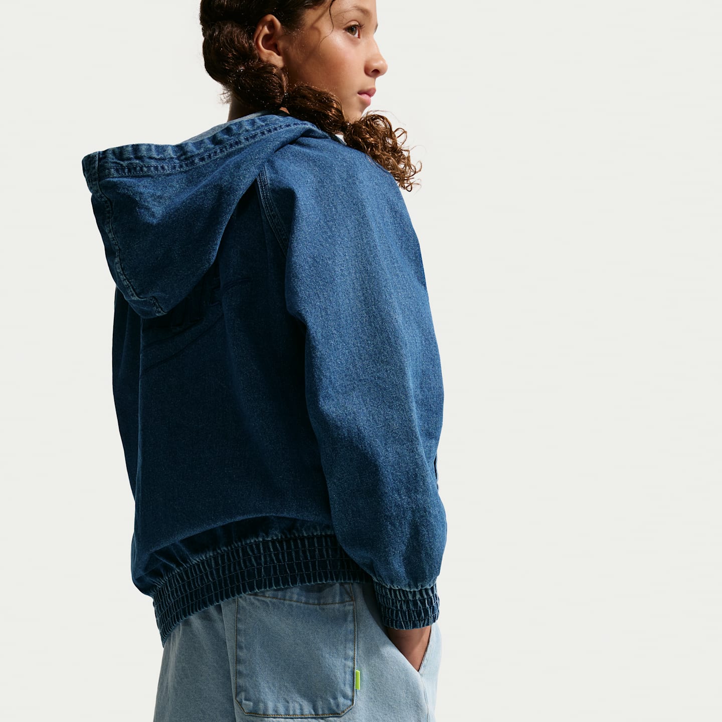 Детские шорты Nike Sportswear Collection Big Kids' Denim Shorts — фото 5