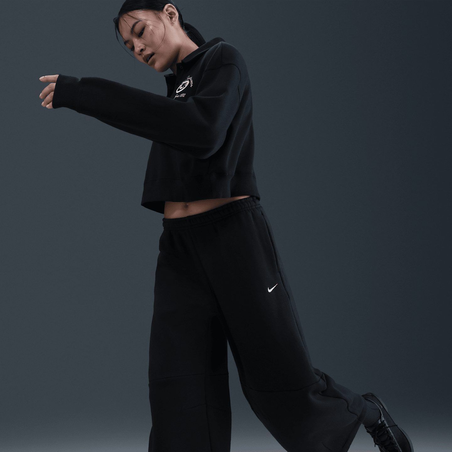 Женские брюки Nike Sportswear Phoenix Fleece Women's Loose Mid-Rise Barrel Pants — фото 5