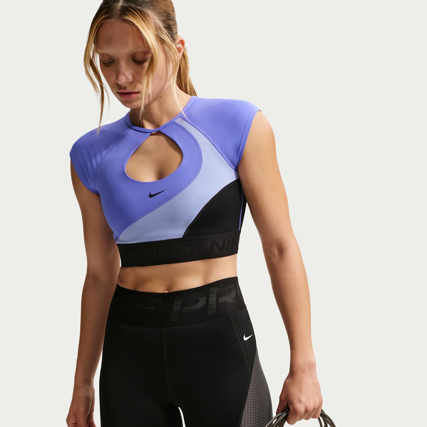Спортивное бра Pro Sculpt, уплотнённая чашка, короткий рукав — Nike — фото 3