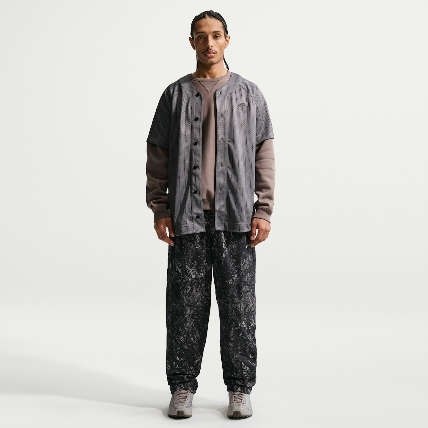 Мужские брюки Nike Club Men's Woven Cargo Pants — фото 1