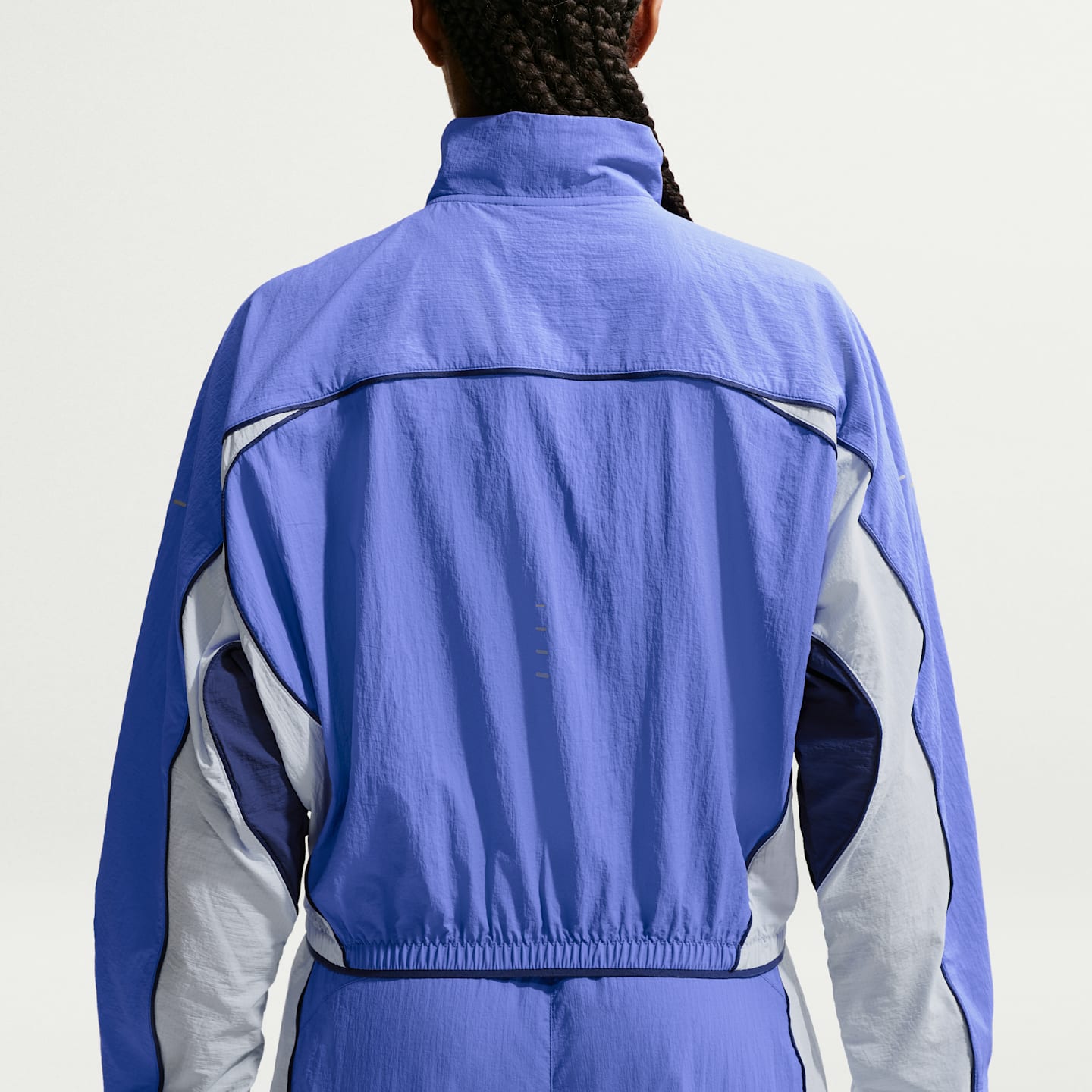 Женские куртки Nike Swift Women's Repel UV Protection Running Jacket — фото 2