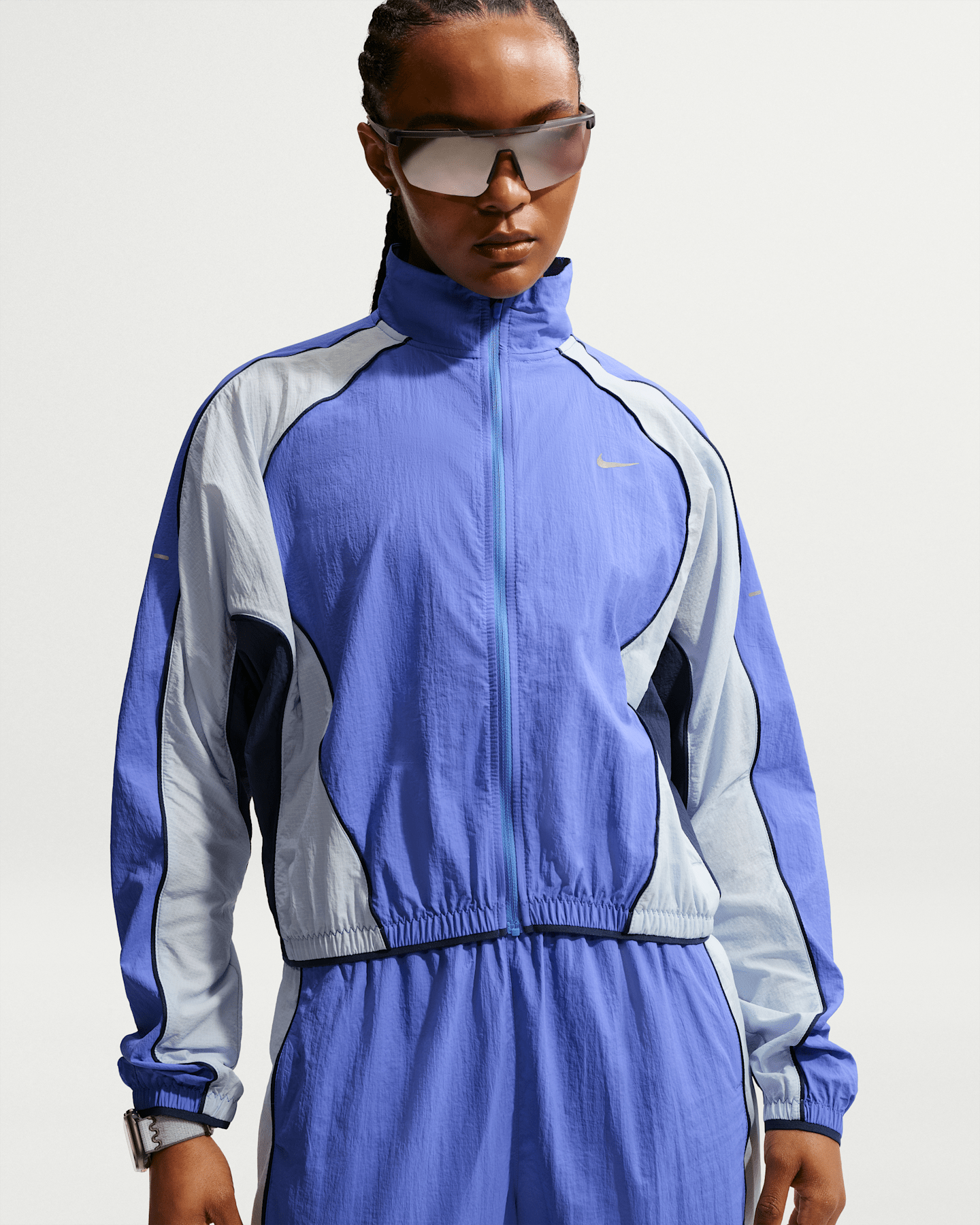 Женские куртки Nike Swift Women's Repel UV Protection Running Jacket — фото 6