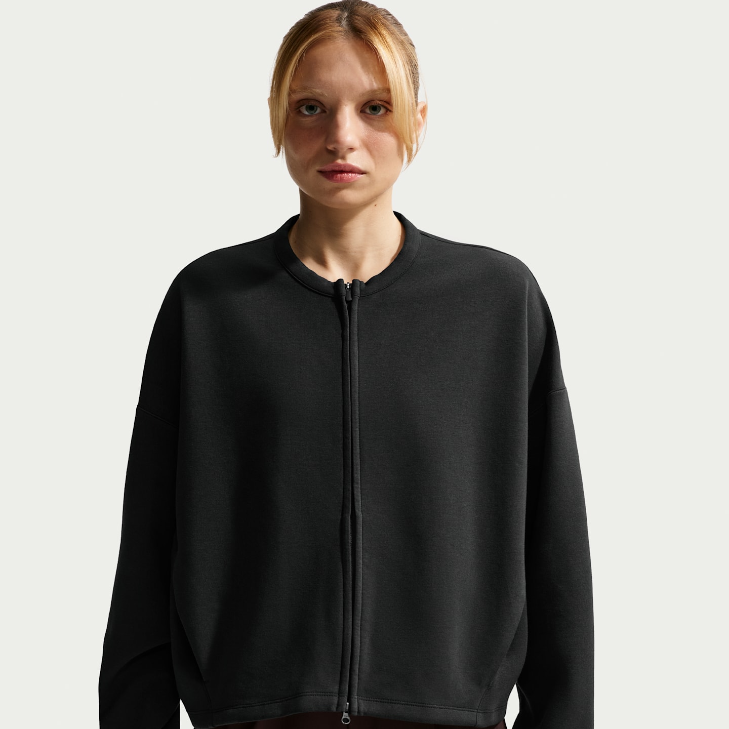 Женские кроссовки Nike 24.7 ImpossiblySoft Women's Dri-FIT Oversized Crew-Neck Full-Zip Top — фото 1