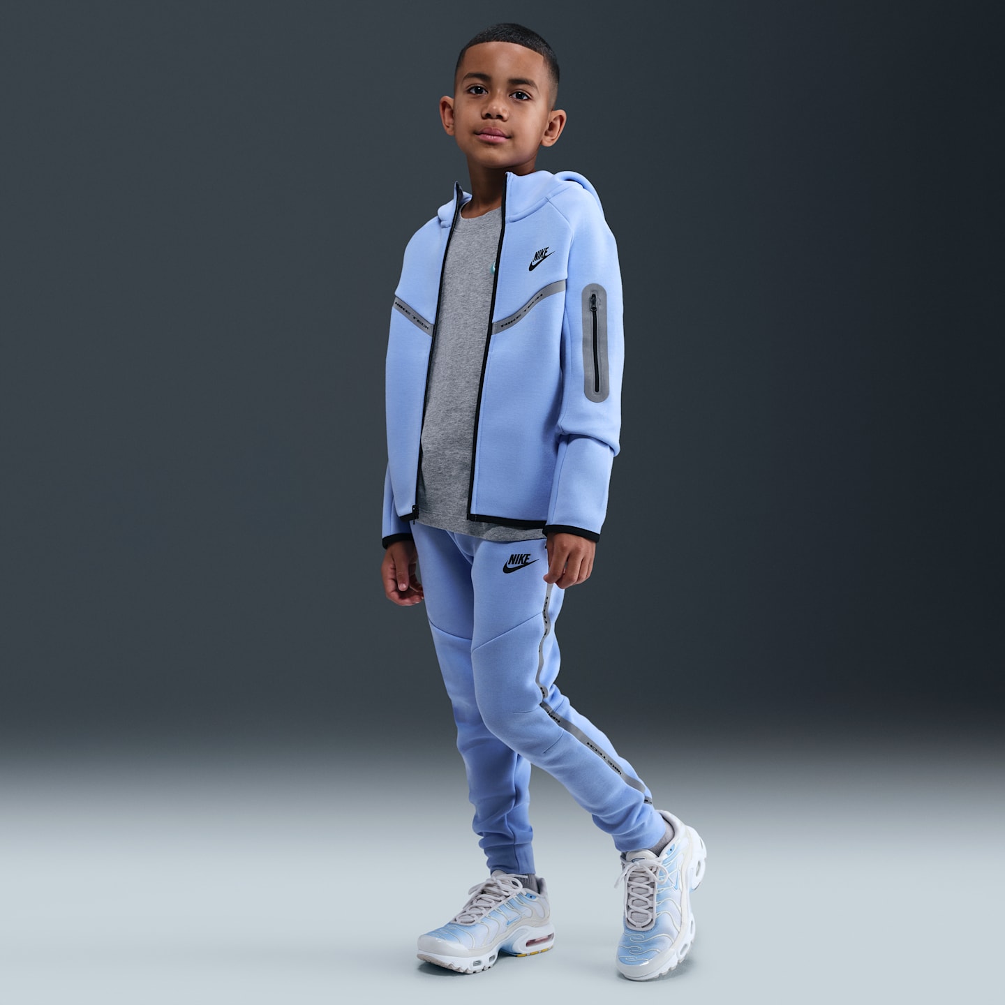 Детские худи Nike Sportswear Tech Fleece Big Kids' Full-Zip with Reflective Accents — фото 7