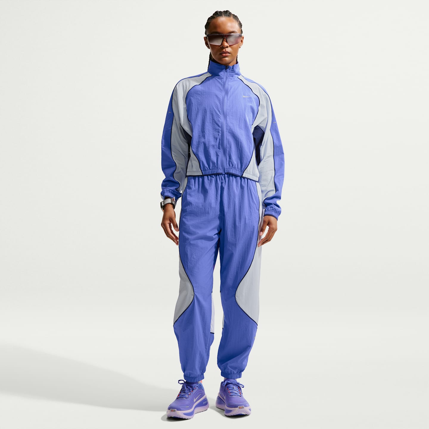 Женские куртки Nike Swift Women's Repel UV Protection Running Jacket — фото 4