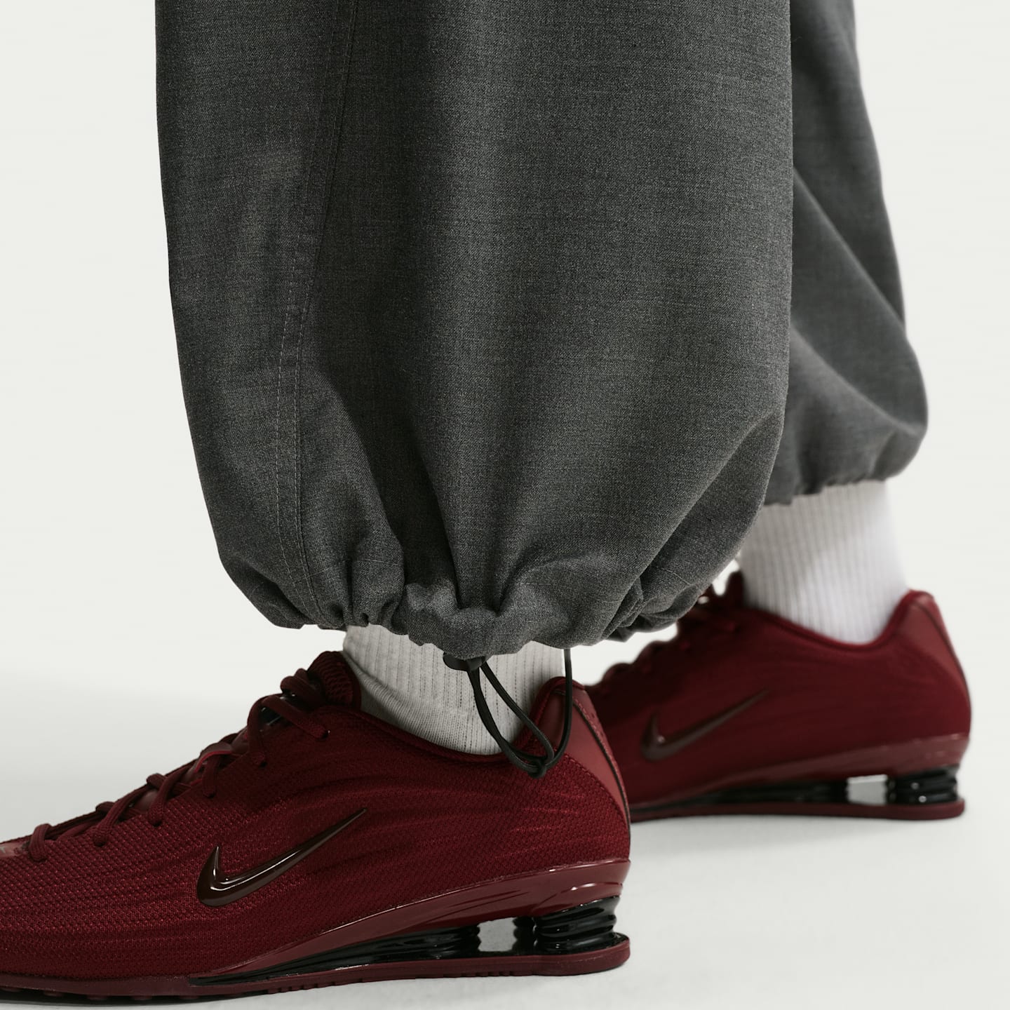 Женские брюки Nike Sportswear Women's Oversized Mid-Rise Woven Pants — фото 6
