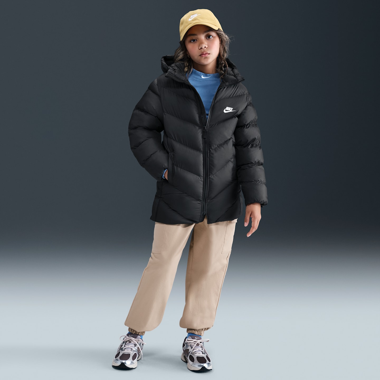 Детские куртки Nike Sportswear All Day Play Big Kids' Therma-FIT Loose-Fit Mid-Length Puffer Jacket — фото 6