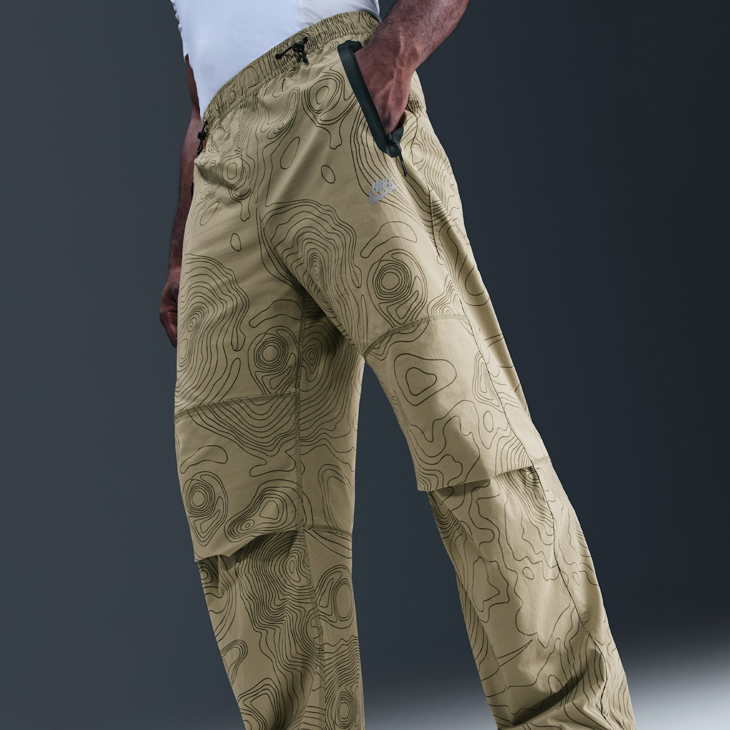 Мужские брюки Nike Tech Men's Open-Hem Woven Pants — фото 2