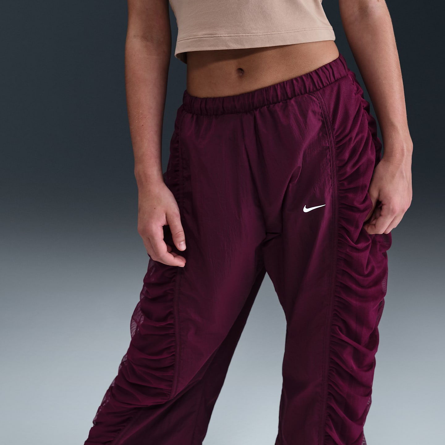 Детские брюки Nike Sportswear Girls' Woven Pants — фото 2