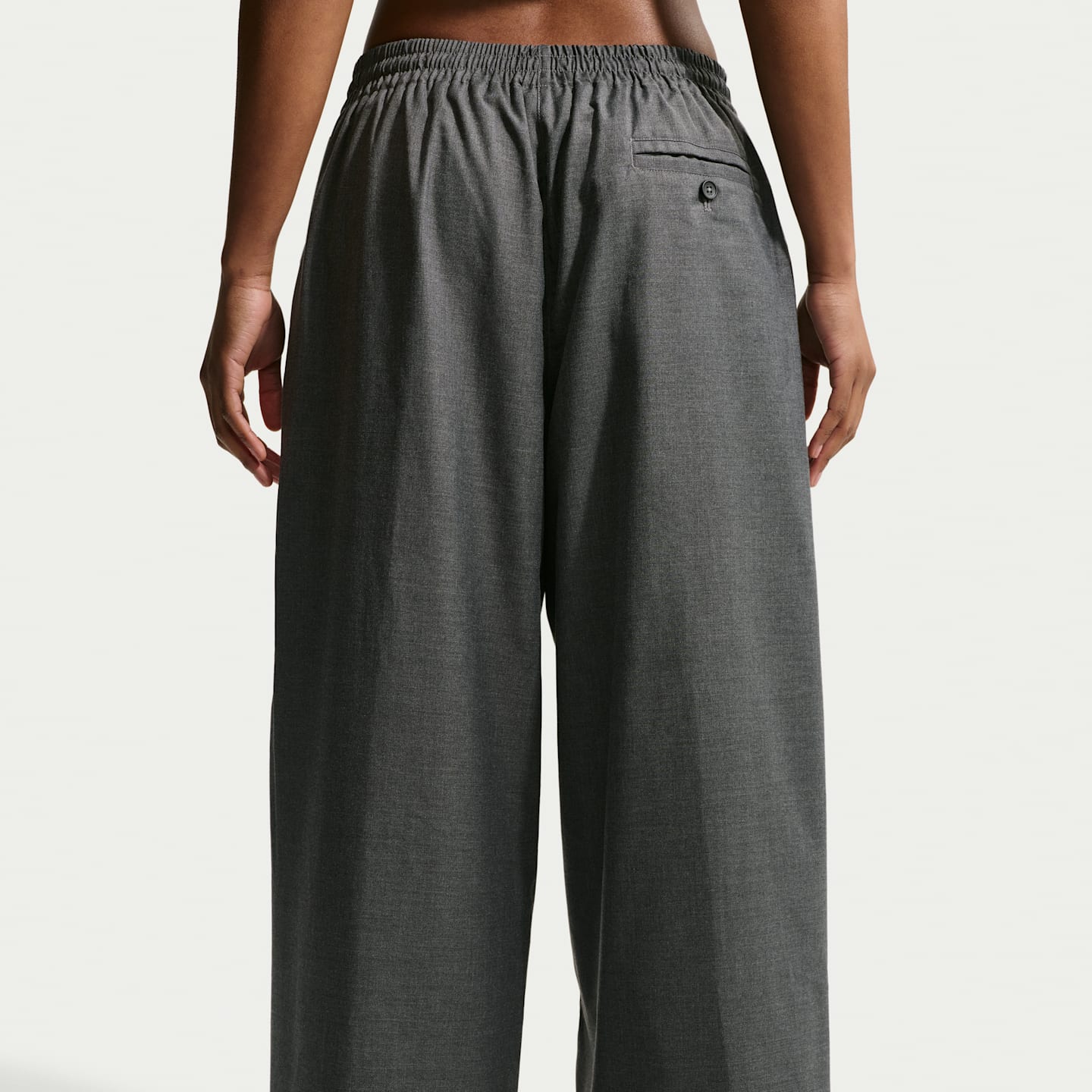 Женские брюки Nike Sportswear Women's Oversized Mid-Rise Woven Pants — фото 3