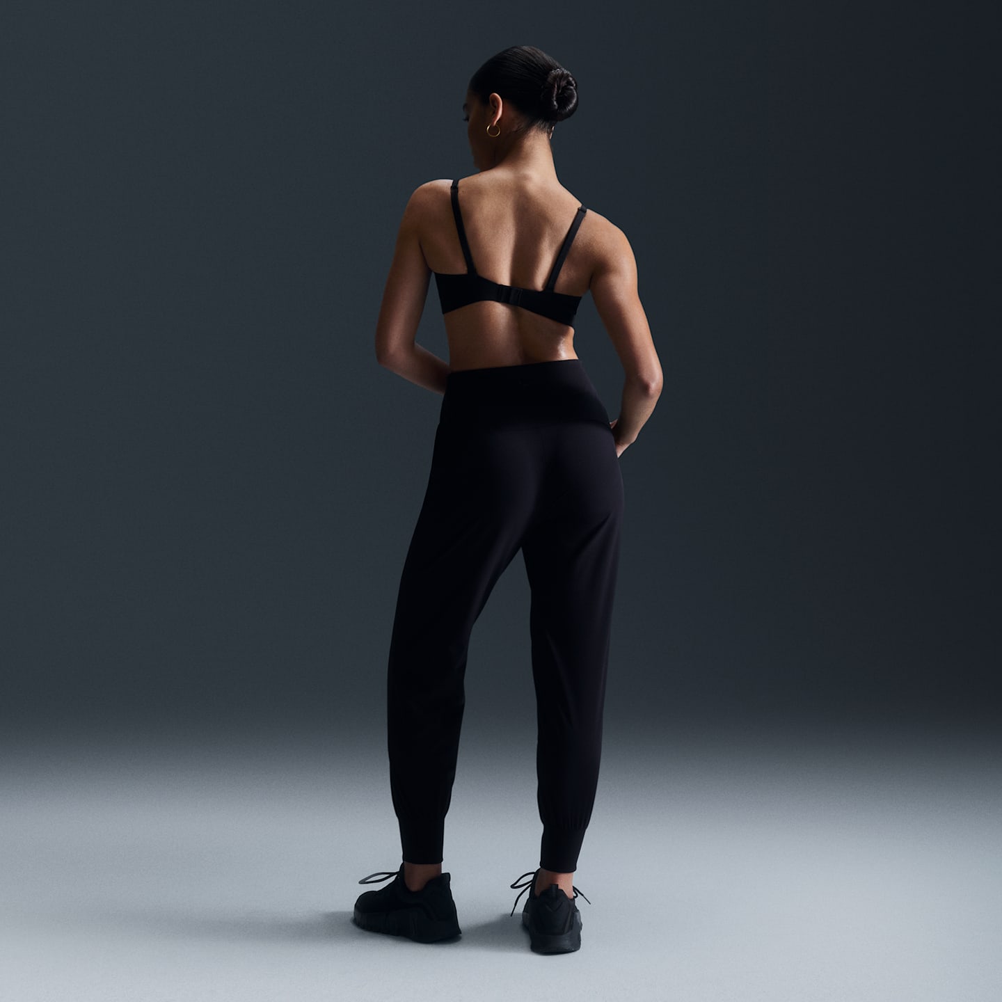 Женские брюки Nike Dri-FIT Bliss Women's Mid-Rise 7/8 Joggers — фото 5