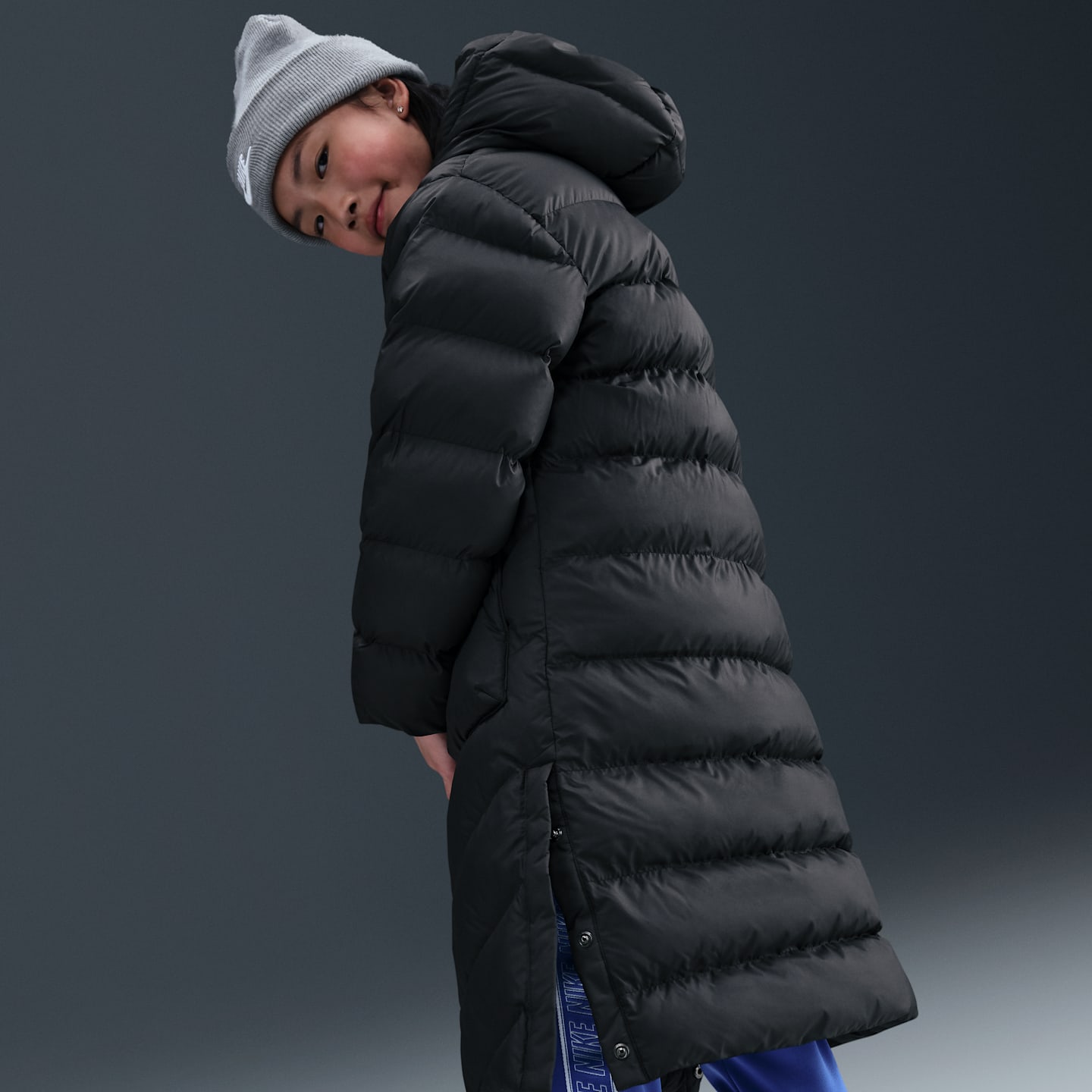 Детские куртки Nike Sportswear All Day Play Big Kids' Therma-FIT Loose-Fit Full-Length Puffer Parka — фото 4