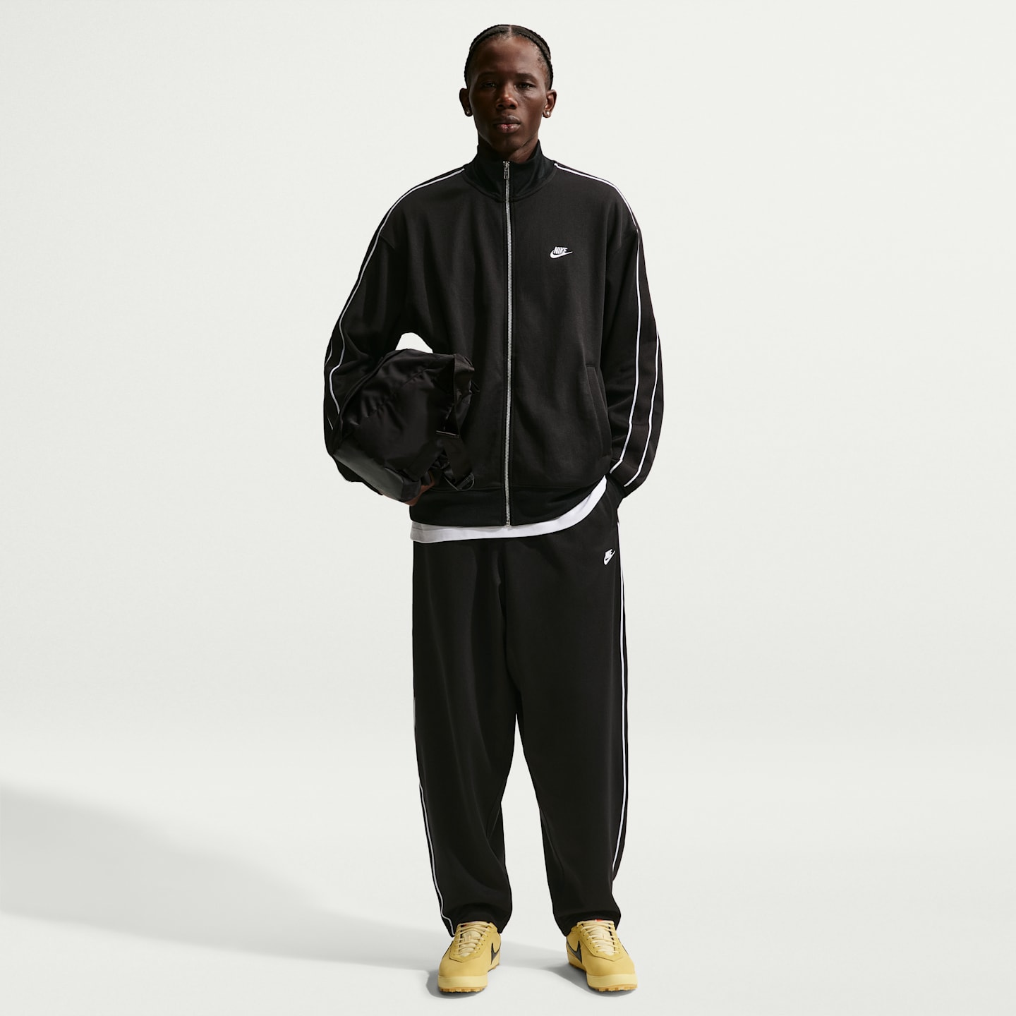 Мужские брюки Nike Sportswear Club Men's Oversized Knit Track Pants — фото 1