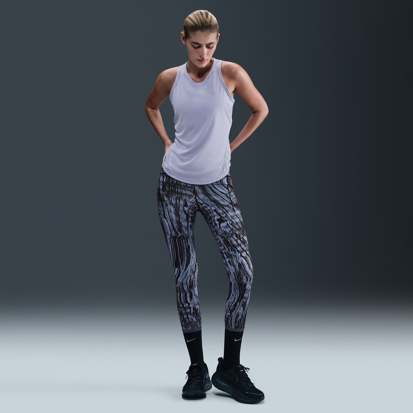 Женские леггинсы Nike Swift Women's High-Waisted 7/8 Printed Running Leggings — фото 1