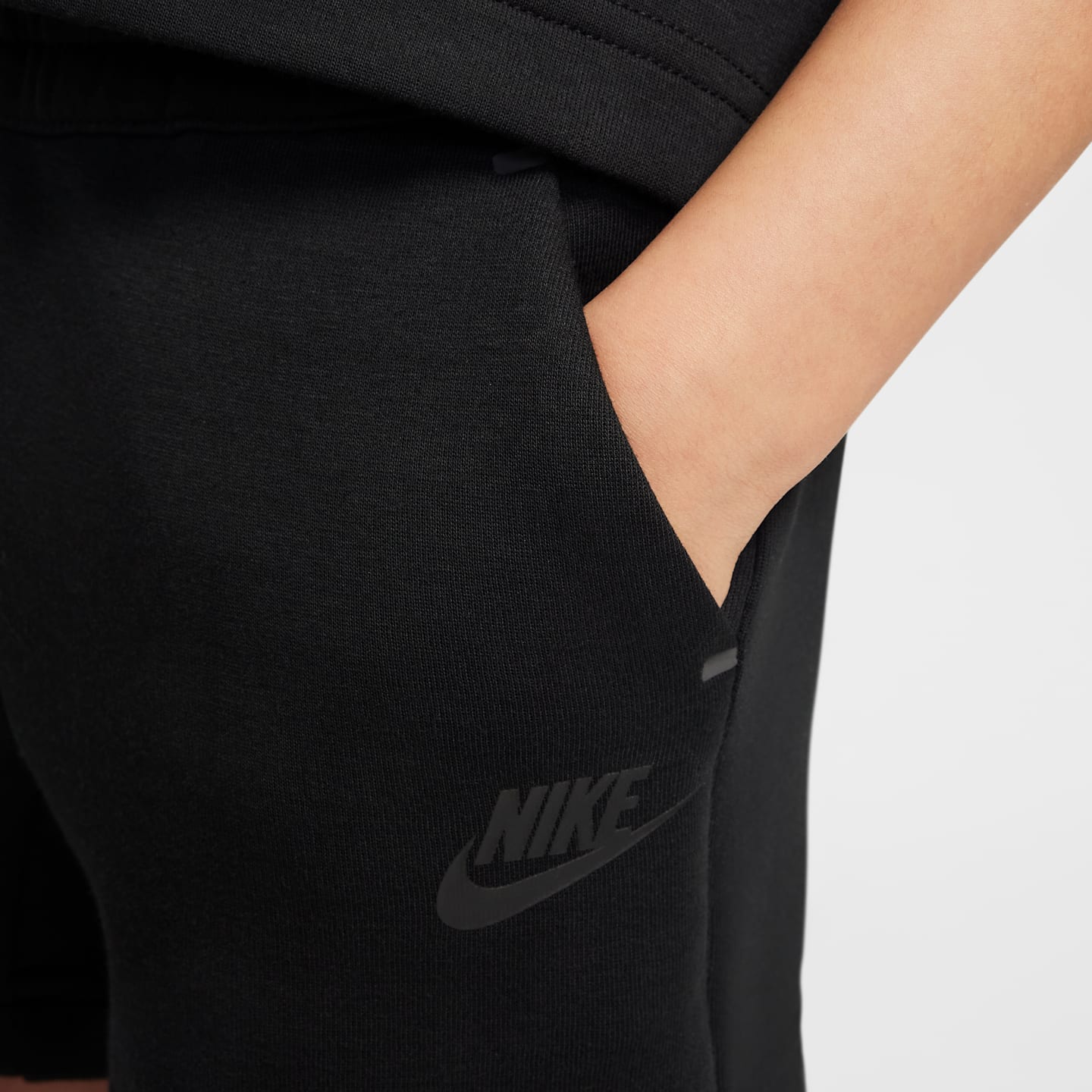 Детские брюки Nike Toddler Tech Fleece T-Shirt and Shorts Set — фото 5