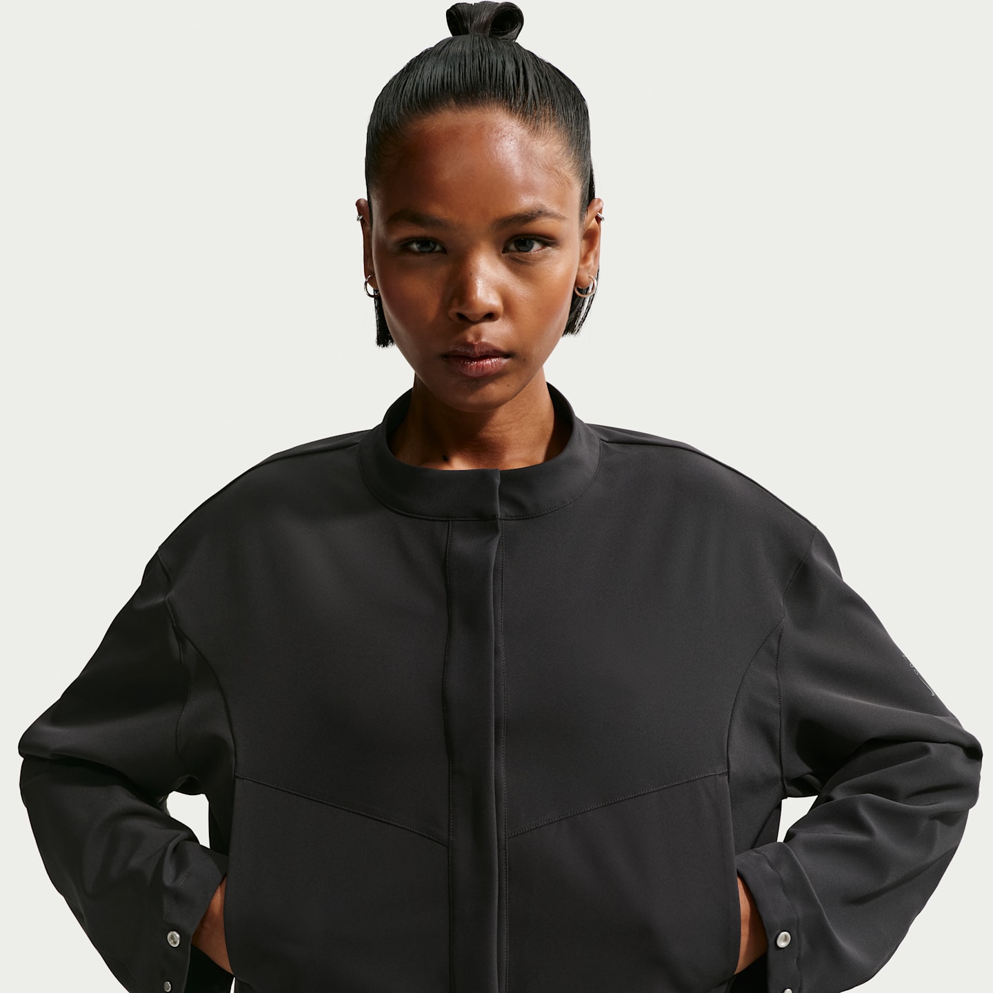 Женские куртки Nike 24.7 PerfectStretch Women's Dri-FIT Loose-Fit Cropped Jacket — фото 1