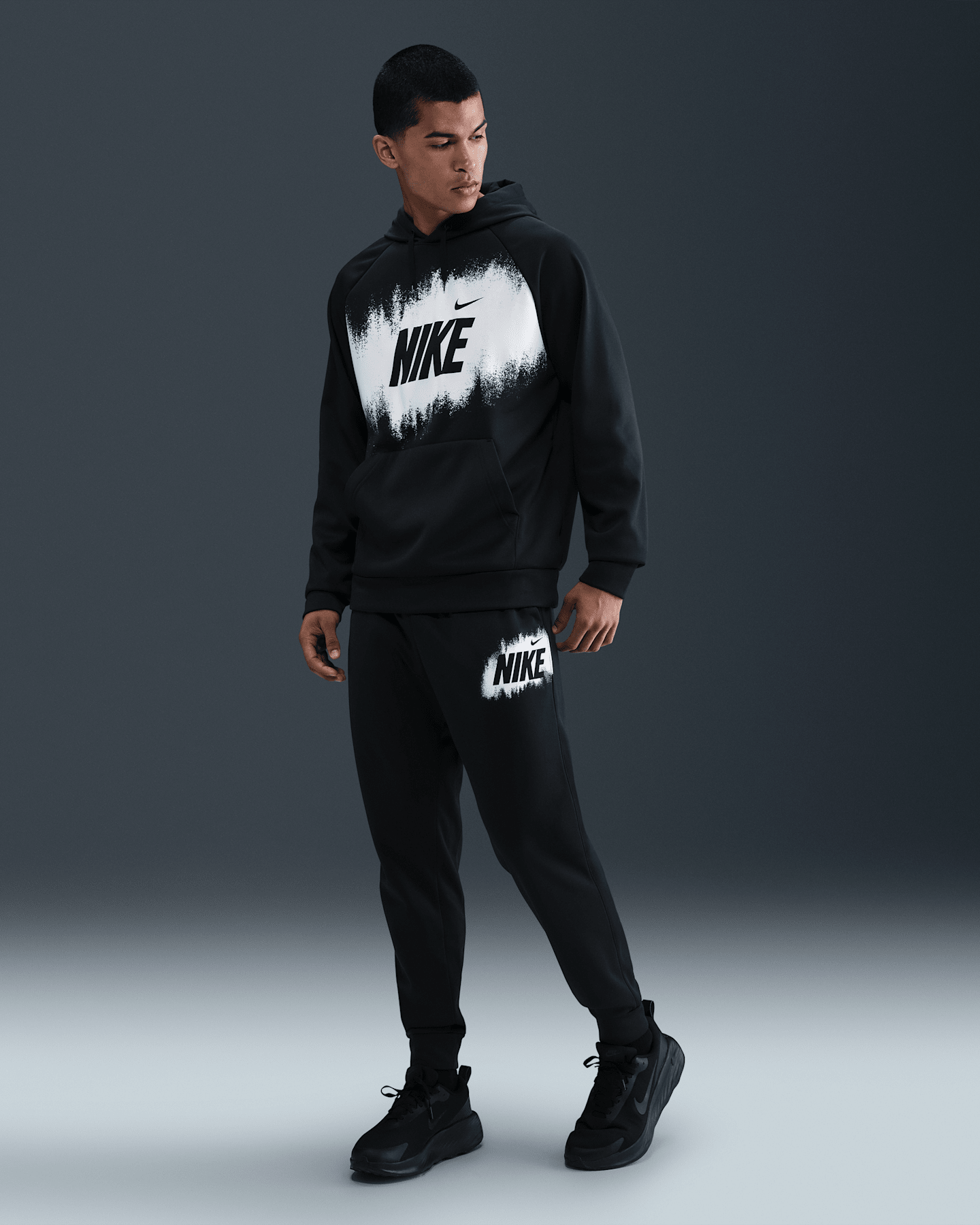 Мужские брюки Nike Men's Therma-FIT Fleece Joggers — фото 6