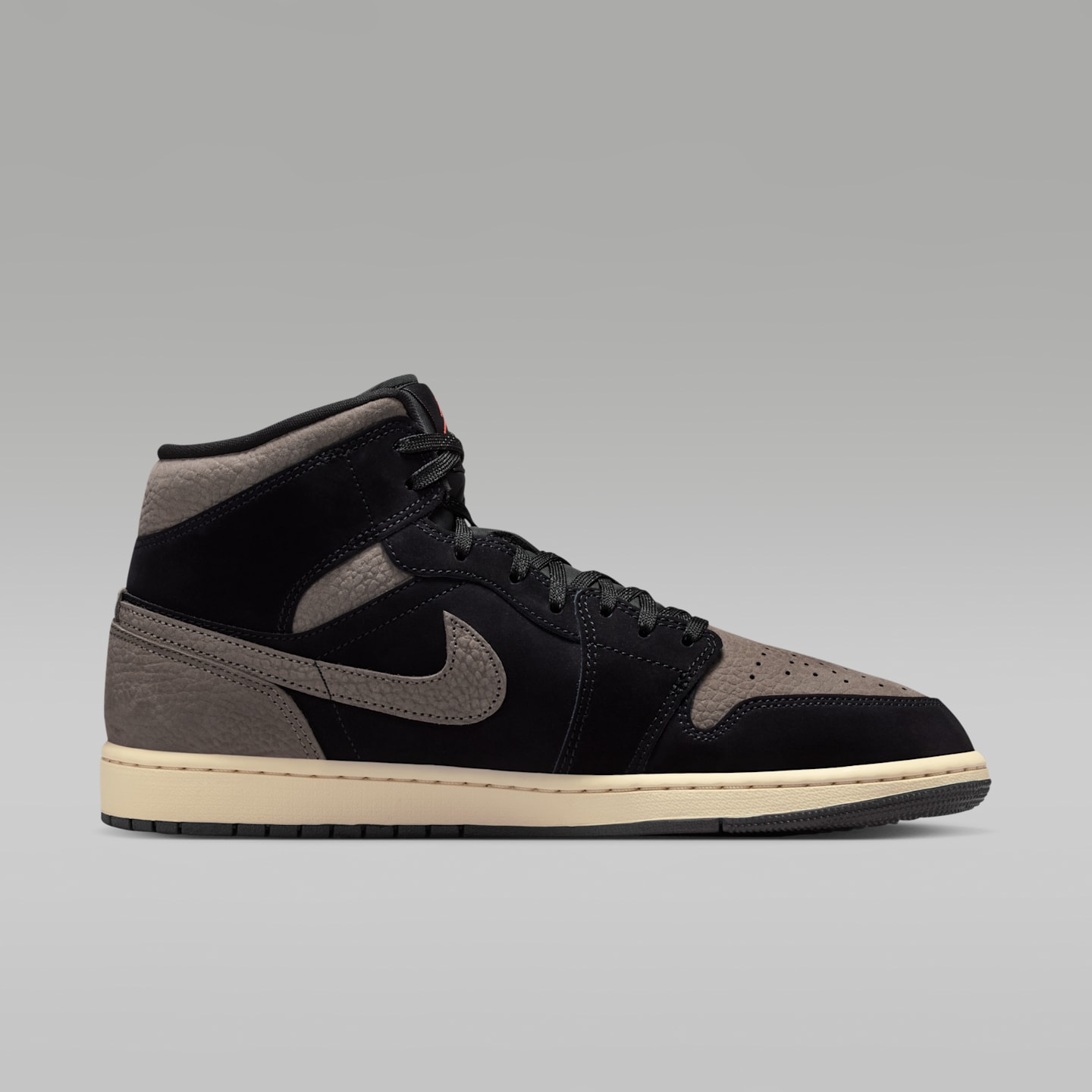 Мужские кроссовки Jordan Air Jordan 1 Mid SE Men's Shoes — фото 3