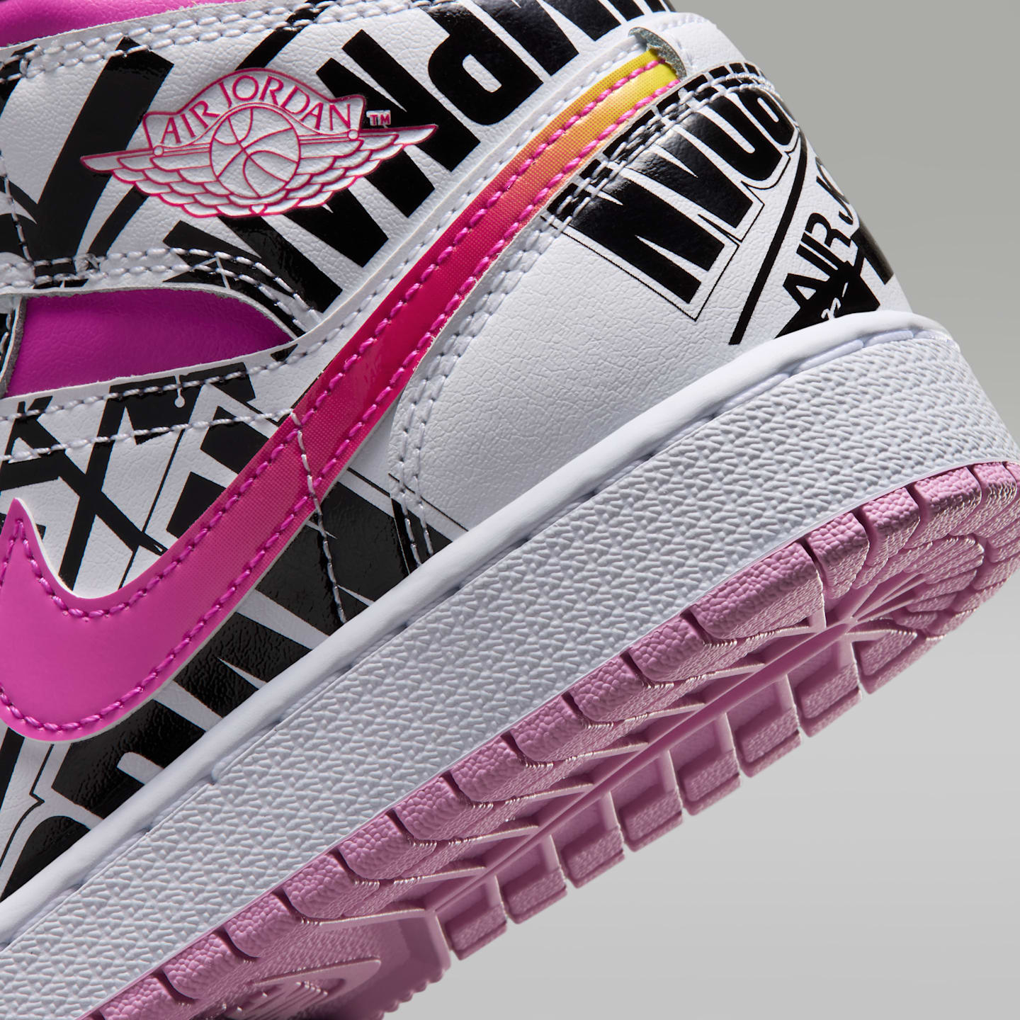 Детские кроссовки Jordan Air Jordan 1 Mid Big Kids' Shoes — фото 8
