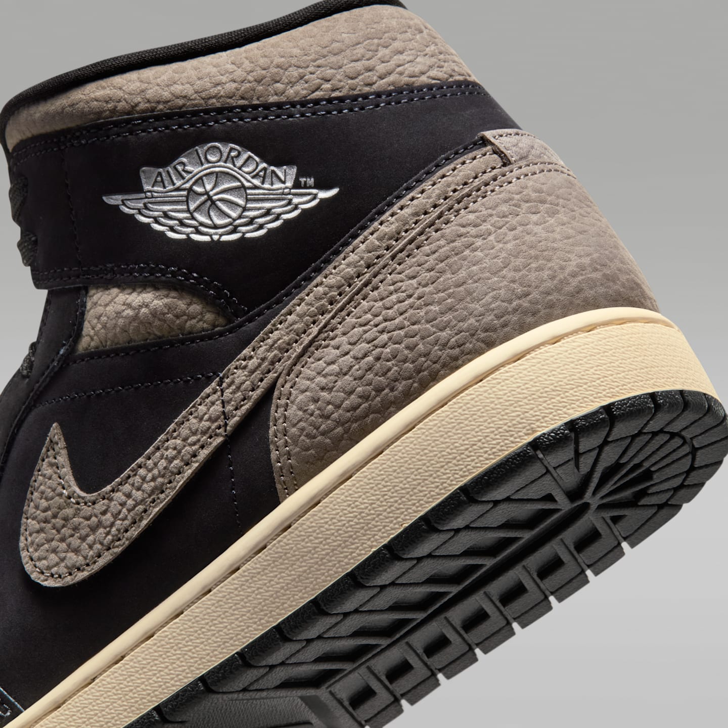 Мужские кроссовки Jordan Air Jordan 1 Mid SE Men's Shoes — фото 8
