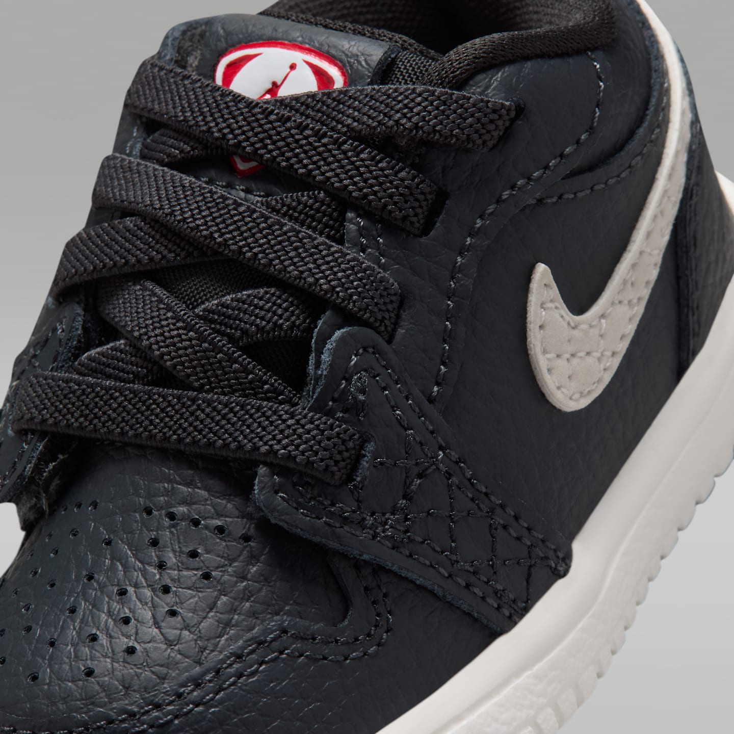 Детские кроссовки Jordan 1 Low Alt SE Baby/Toddler Shoes — фото 7