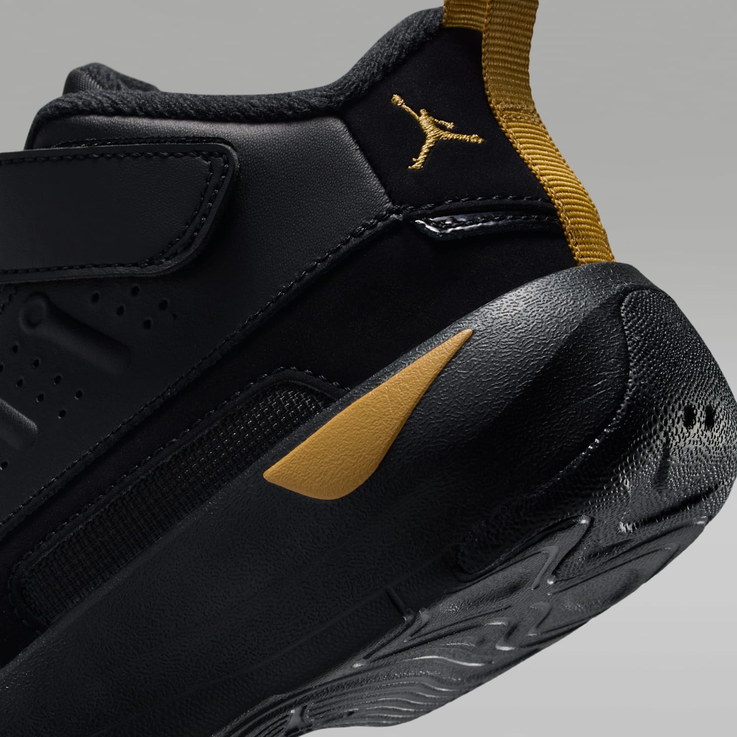 Детские кроссовки Jordan Max Aura 7 Little Kids' Shoes — фото 8