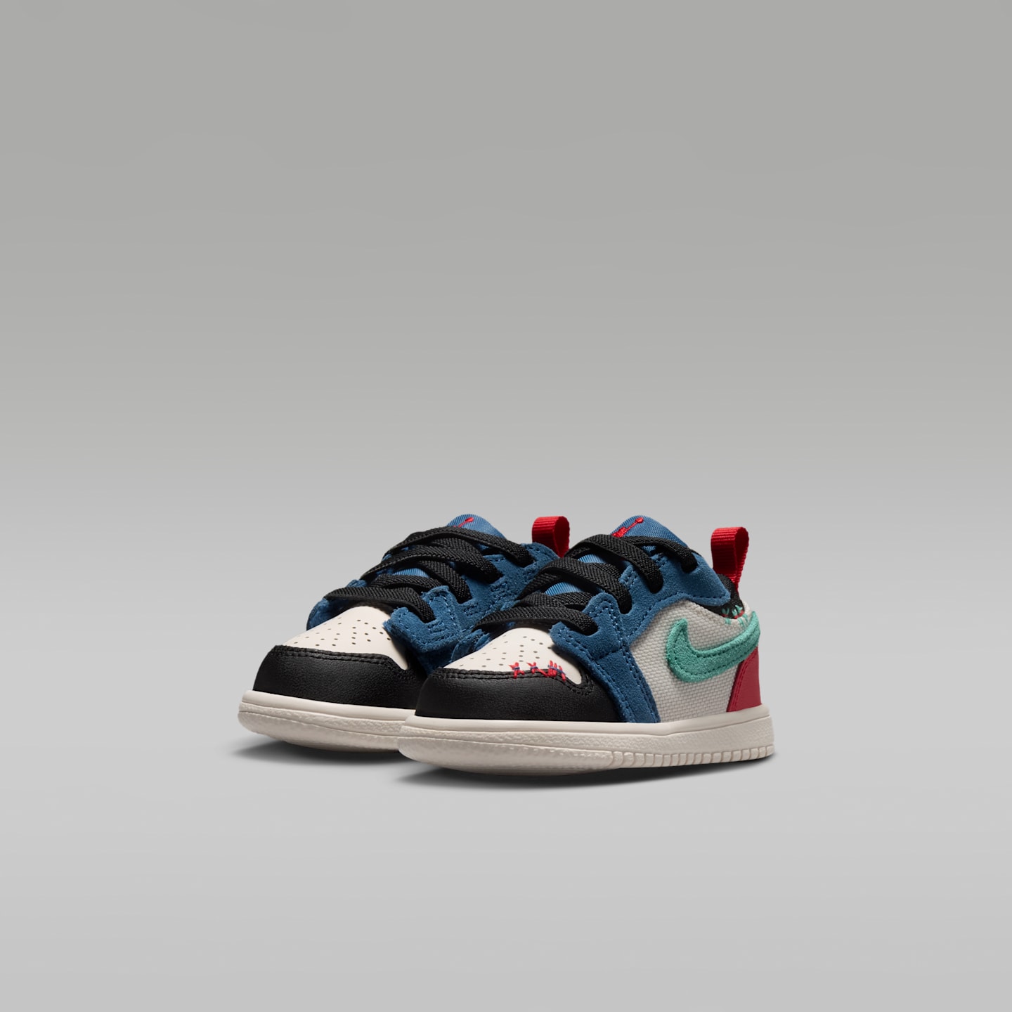 Детские кроссовки Jordan 1 Low Alt SE Baby/Toddler Shoes — фото 5