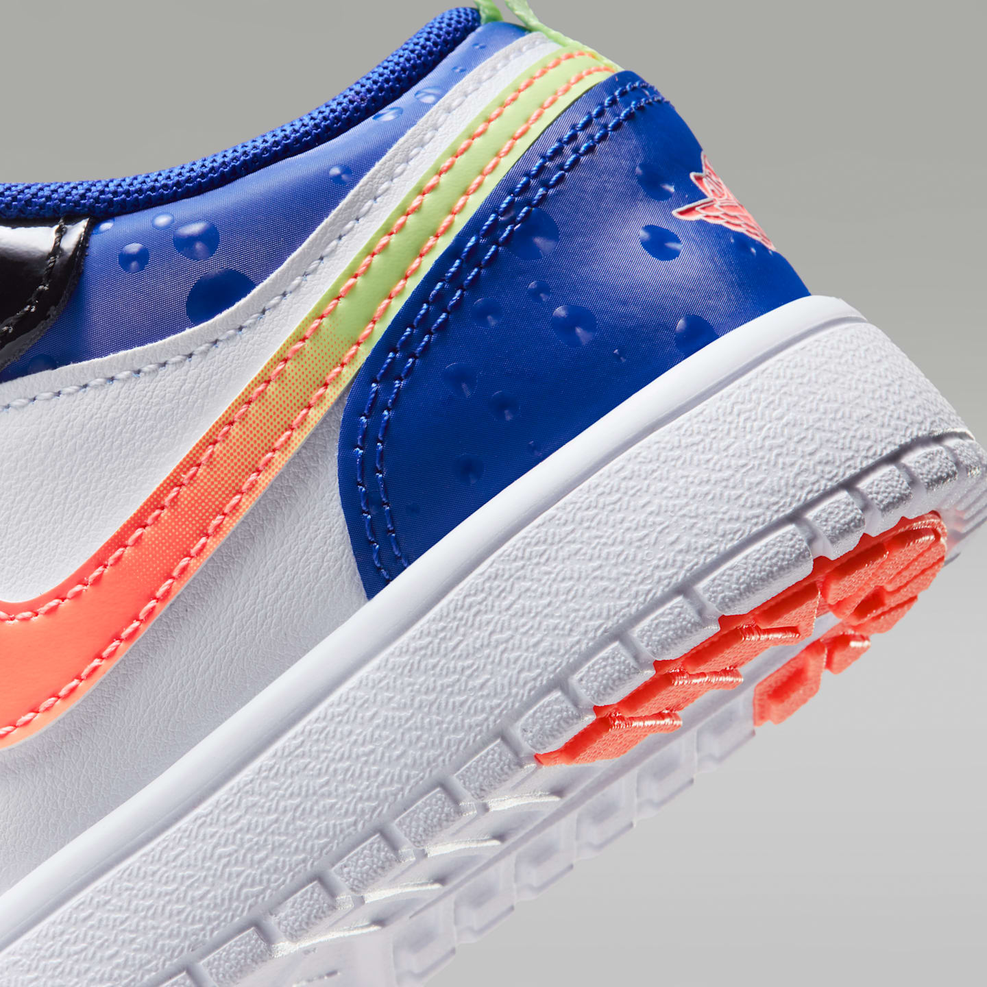 Jordan 1 Low Alt SE Little Kids' Shoes — фото 8