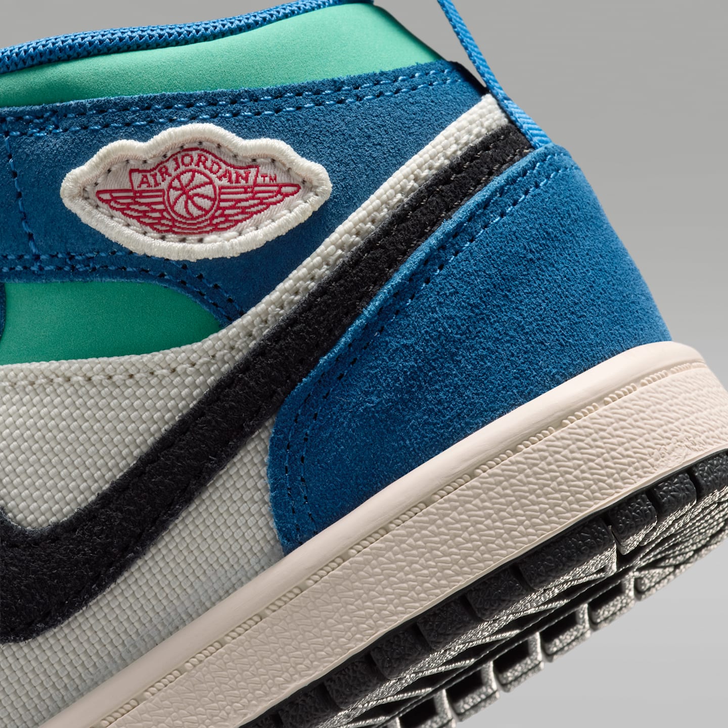 Детские кроссовки Jordan 1 Mid SE Little Kids' Shoes — фото 8