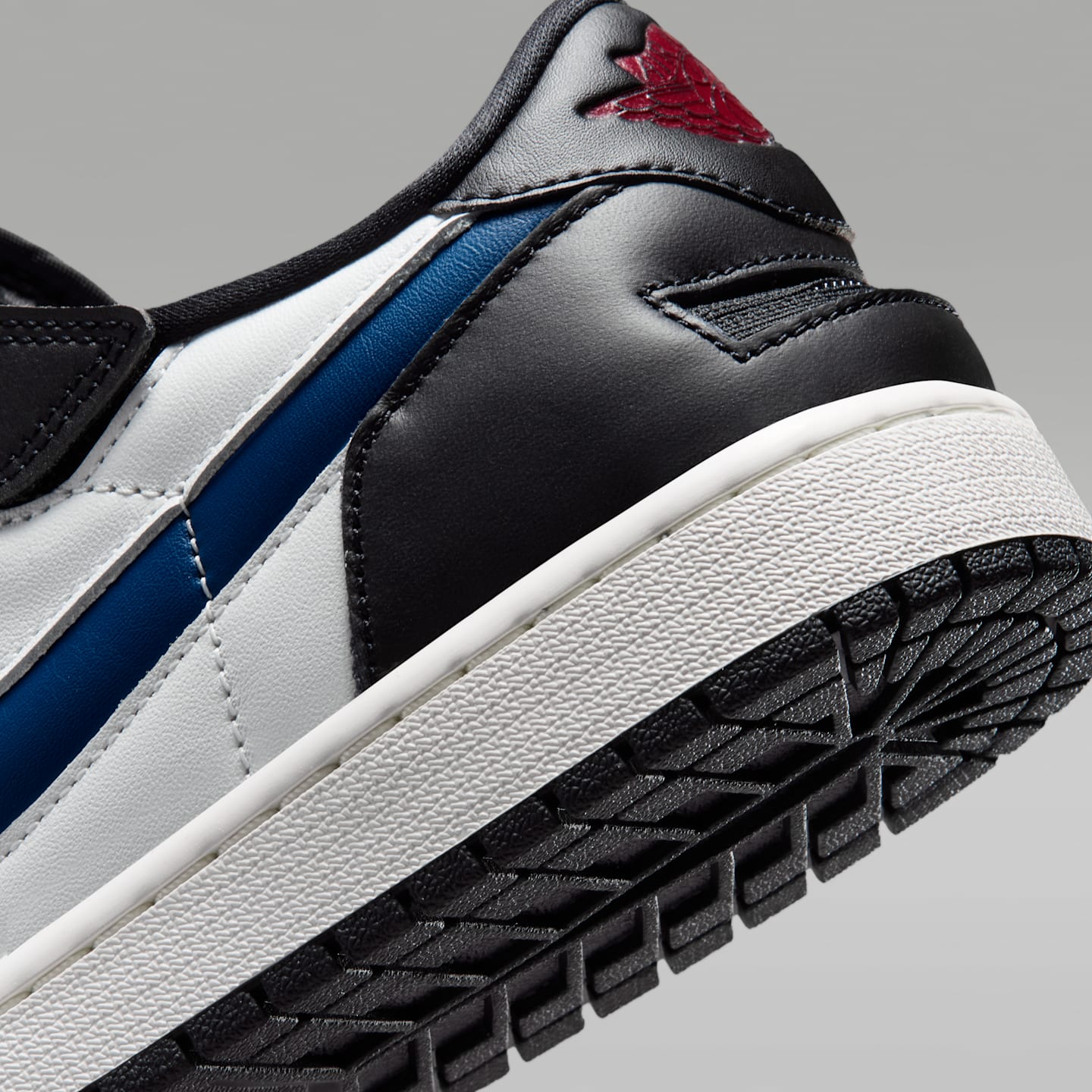 Мужские кроссовки Jordan Air Jordan 1 Low EasyOn Men's Shoes — фото 8