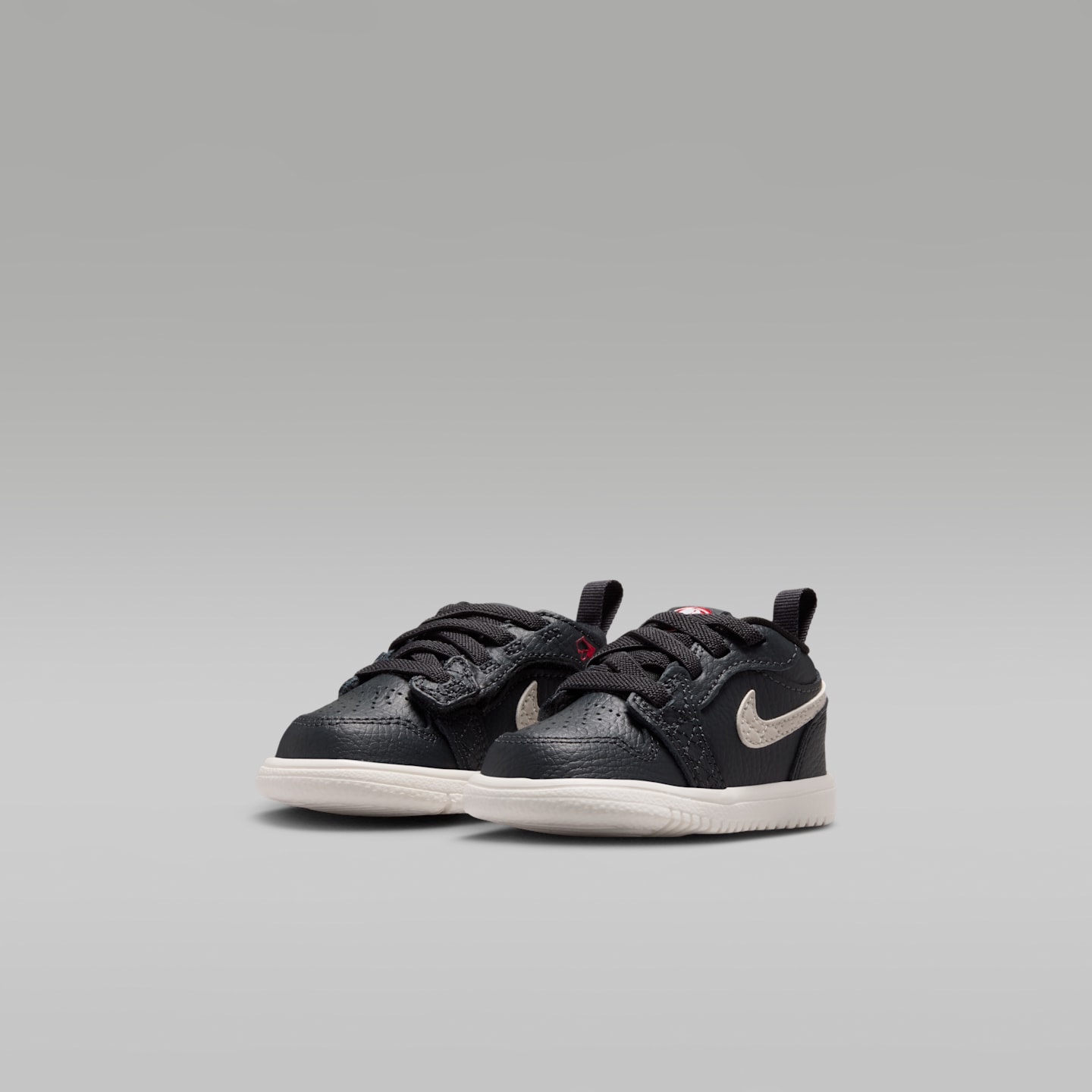 Детские кроссовки Jordan 1 Low Alt SE Baby/Toddler Shoes — фото 5