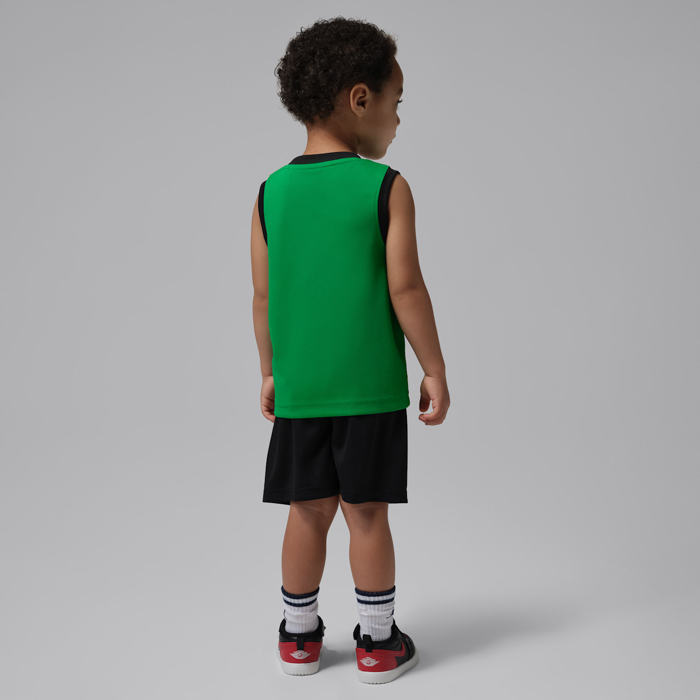 Детские кроссовки Jordan Baby (12-24M) 2-Piece 23 Jersey Set — фото 2