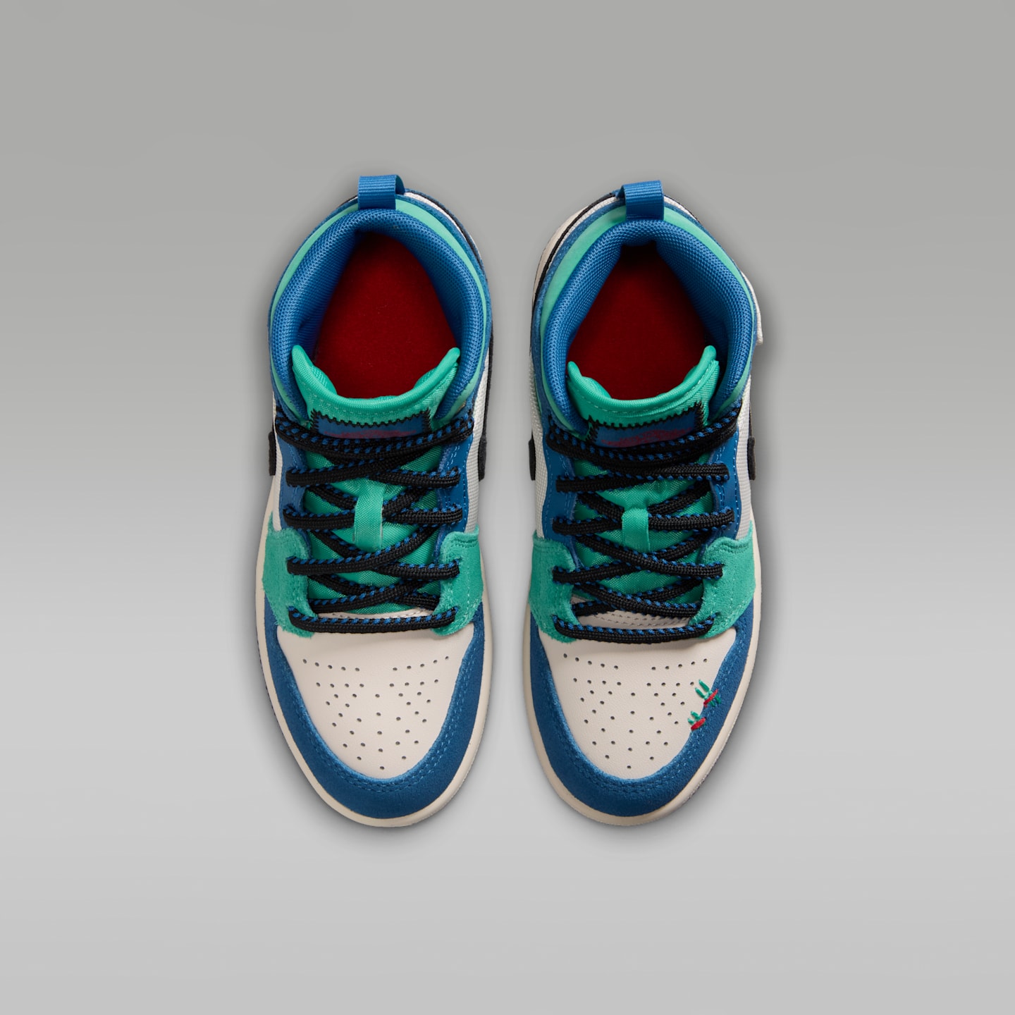 Детские кроссовки Jordan 1 Mid SE Little Kids' Shoes — фото 4