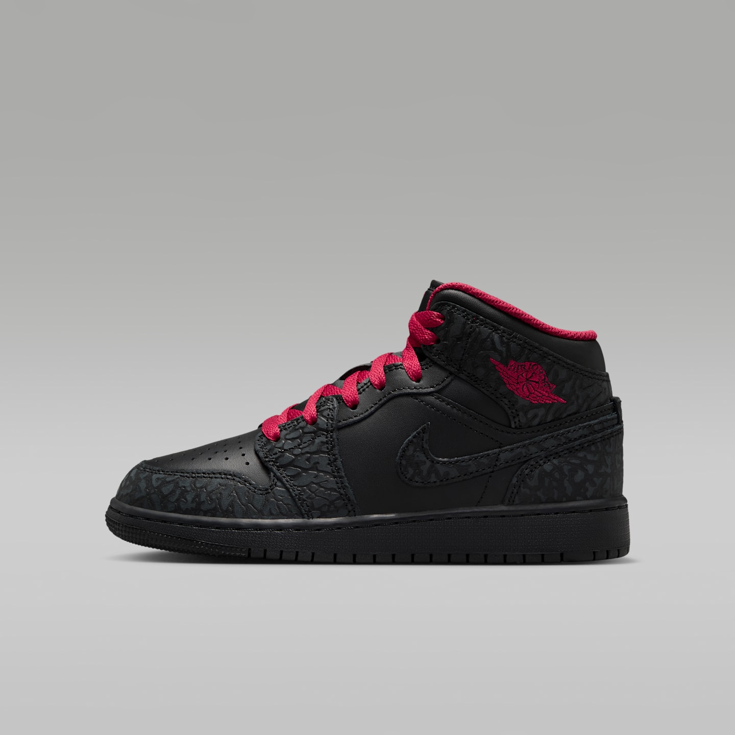 Детские кроссовки Jordan Air Jordan 1 Mid SE Big Kids' Shoes — фото 1