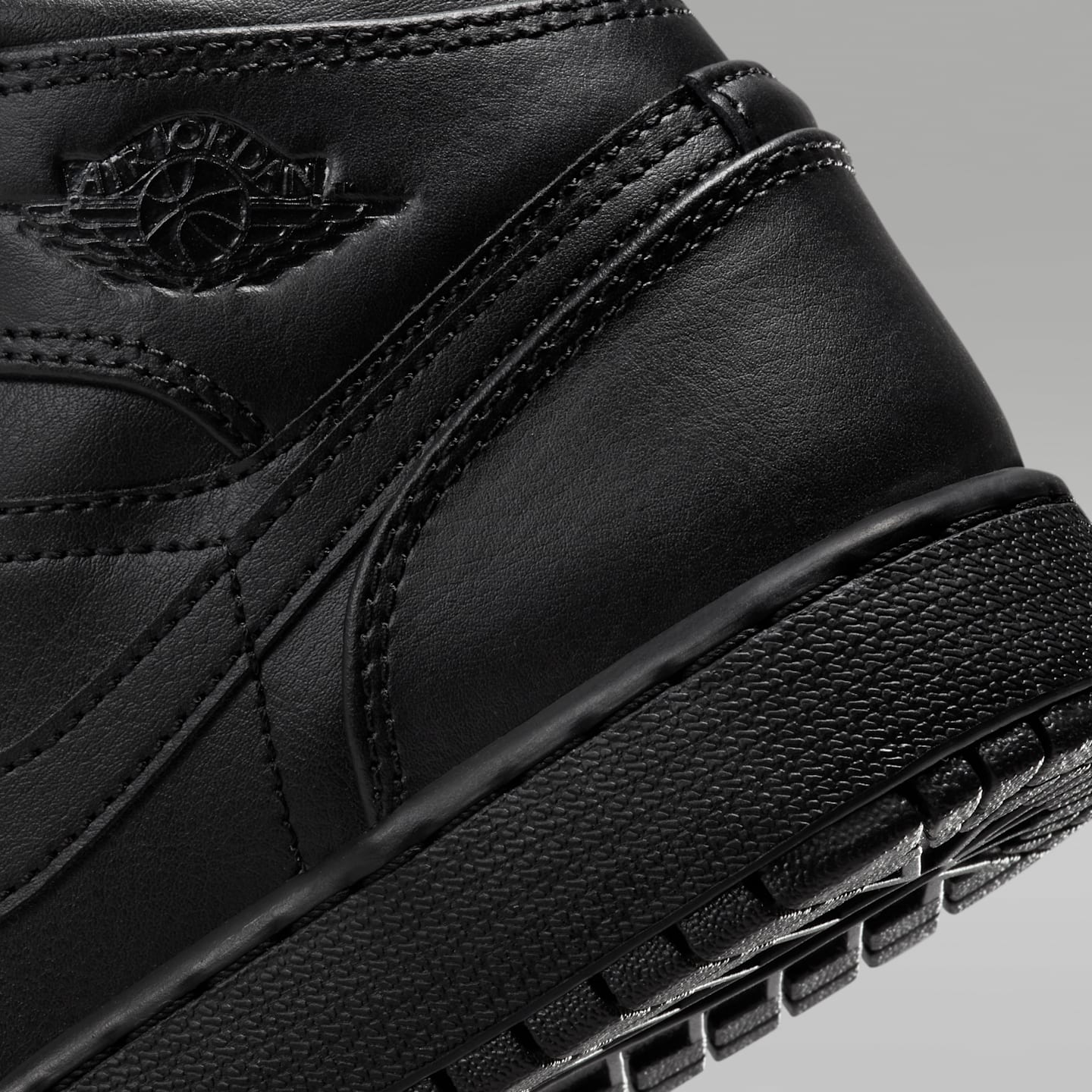 Детские кроссовки Jordan 1 Mid Big Kids' Shoes — фото 8
