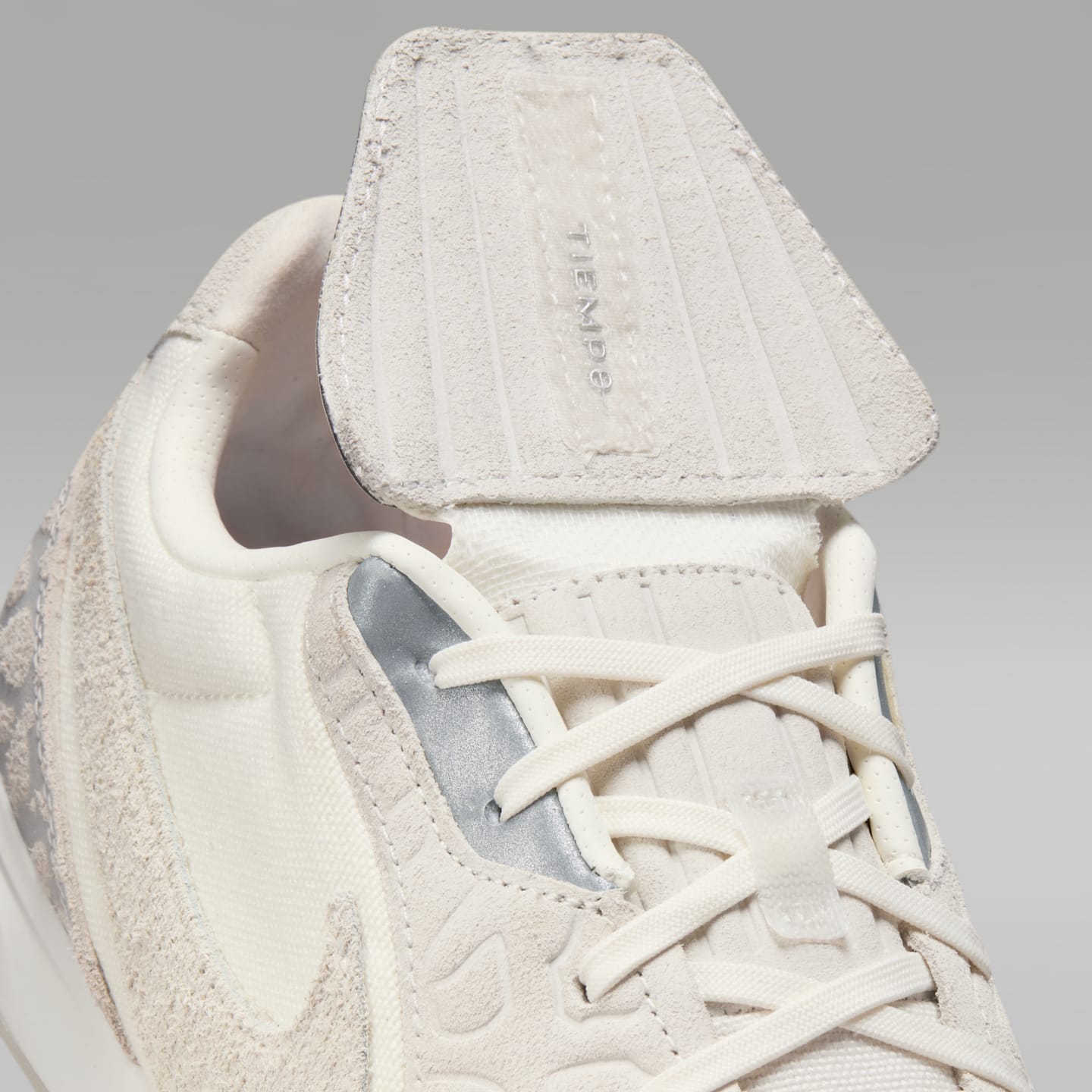 Мужские кроссовки Jordan Tiempo Streetgato SE Indoor/Court Low-Top Soccer Shoes — фото 9