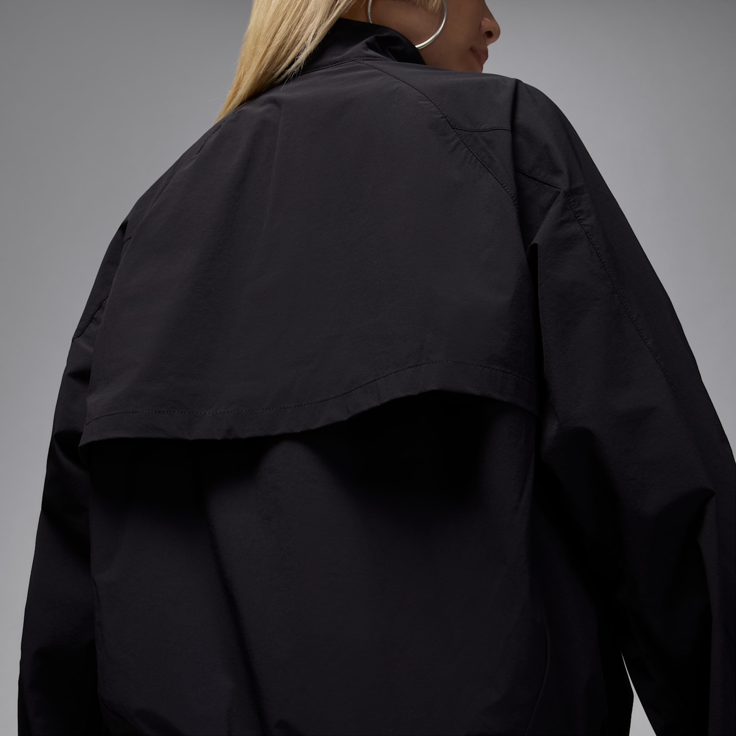 Женские куртки Jordan Sport Women's Dri-FIT Tunnel Jacket — фото 5
