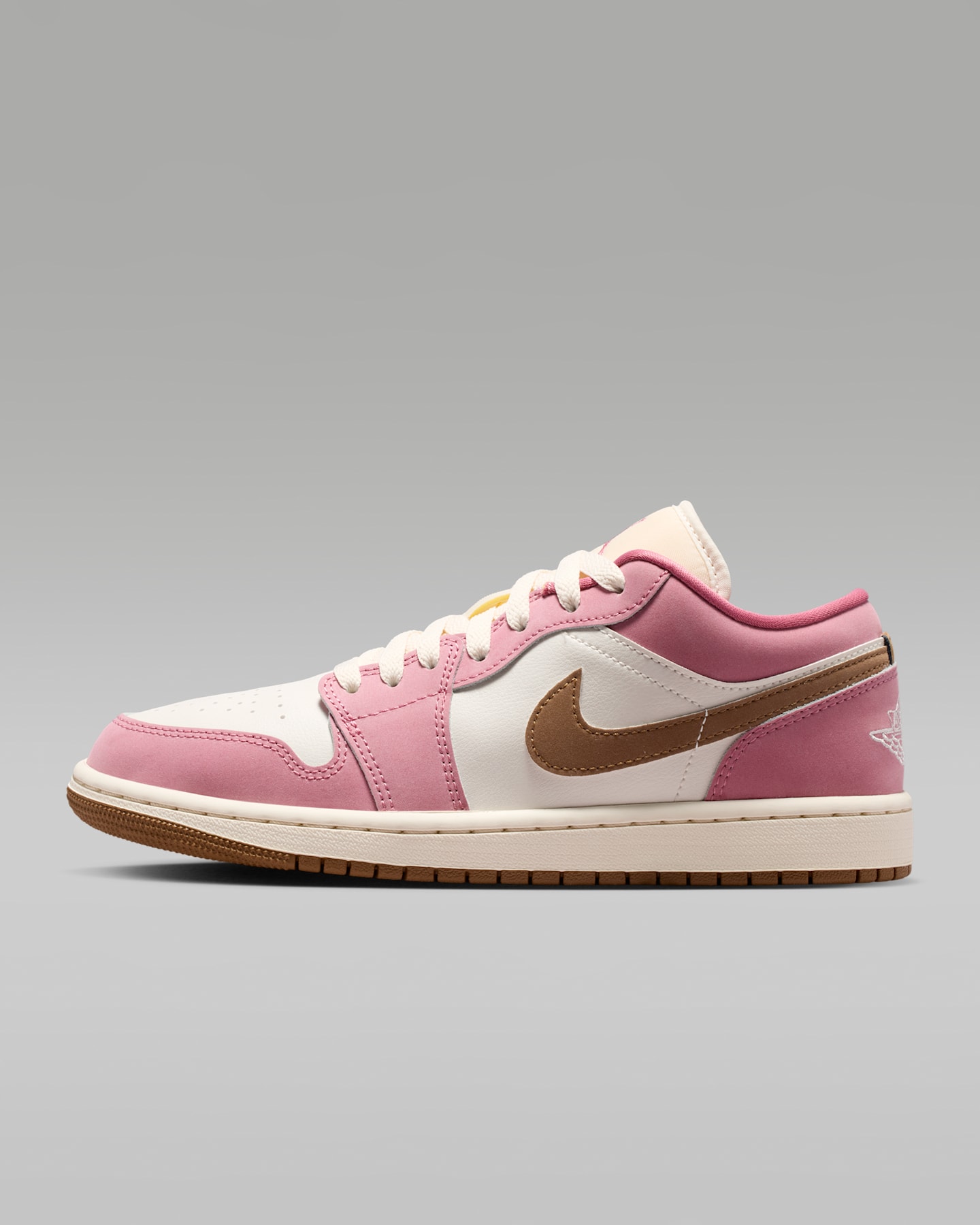 Женские кроссовки Jordan Air Jordan 1 Low Women's Shoes — фото 9