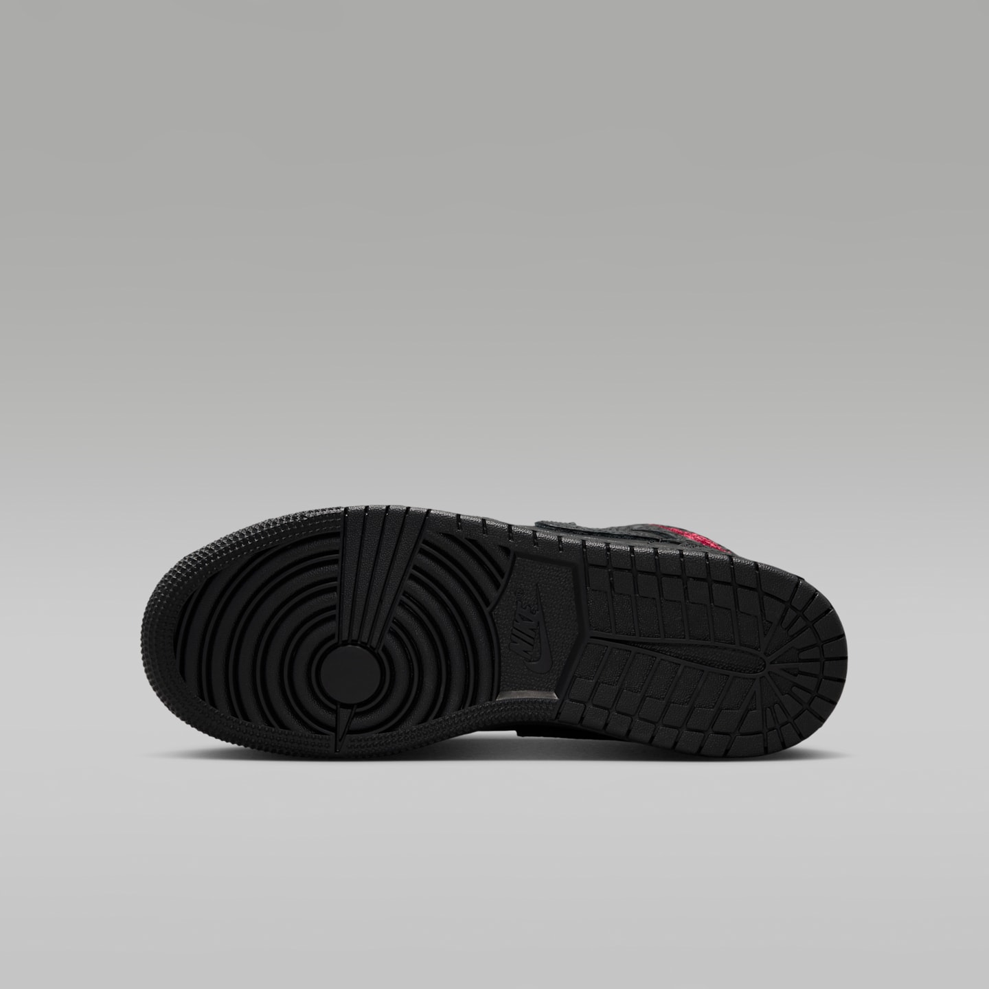 Детские кроссовки Jordan Air Jordan 1 Mid SE Big Kids' Shoes — фото 2