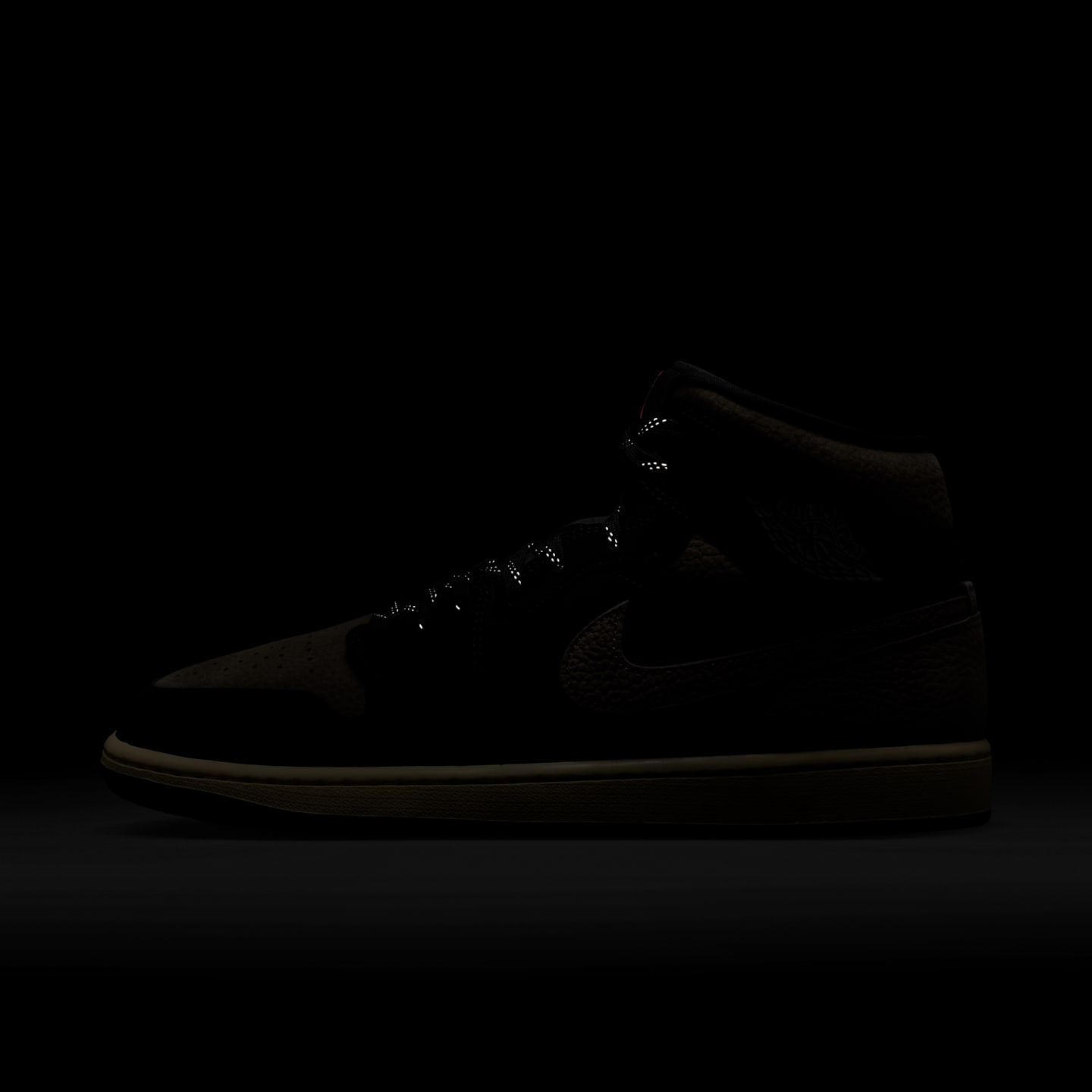 Мужские кроссовки Jordan Air Jordan 1 Mid SE Men's Shoes — фото 9