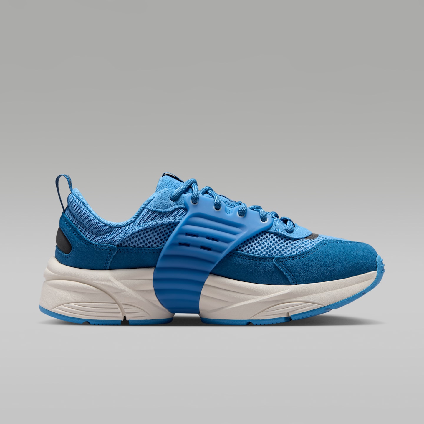 Женские кроссовки Jordan Trunner O/S Women's Shoes — фото 3