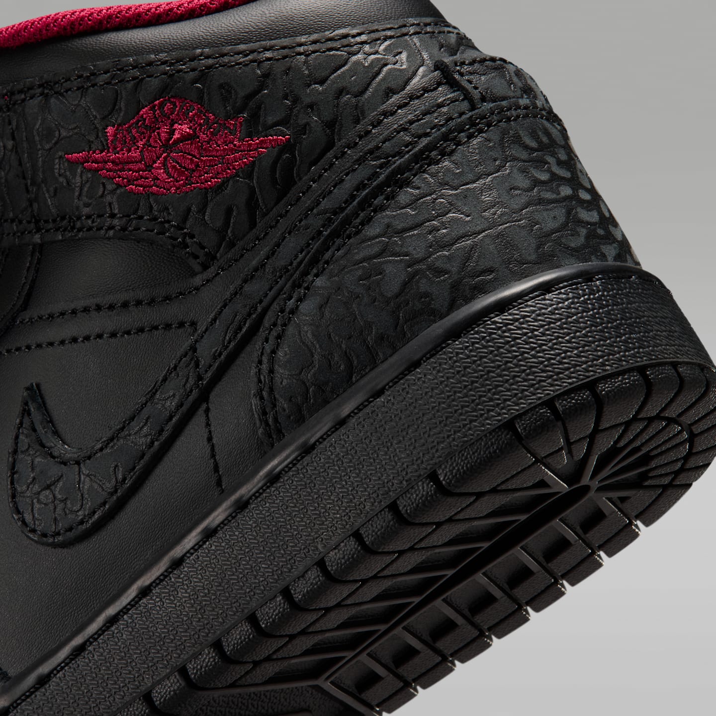 Детские кроссовки Jordan Air Jordan 1 Mid SE Big Kids' Shoes — фото 8