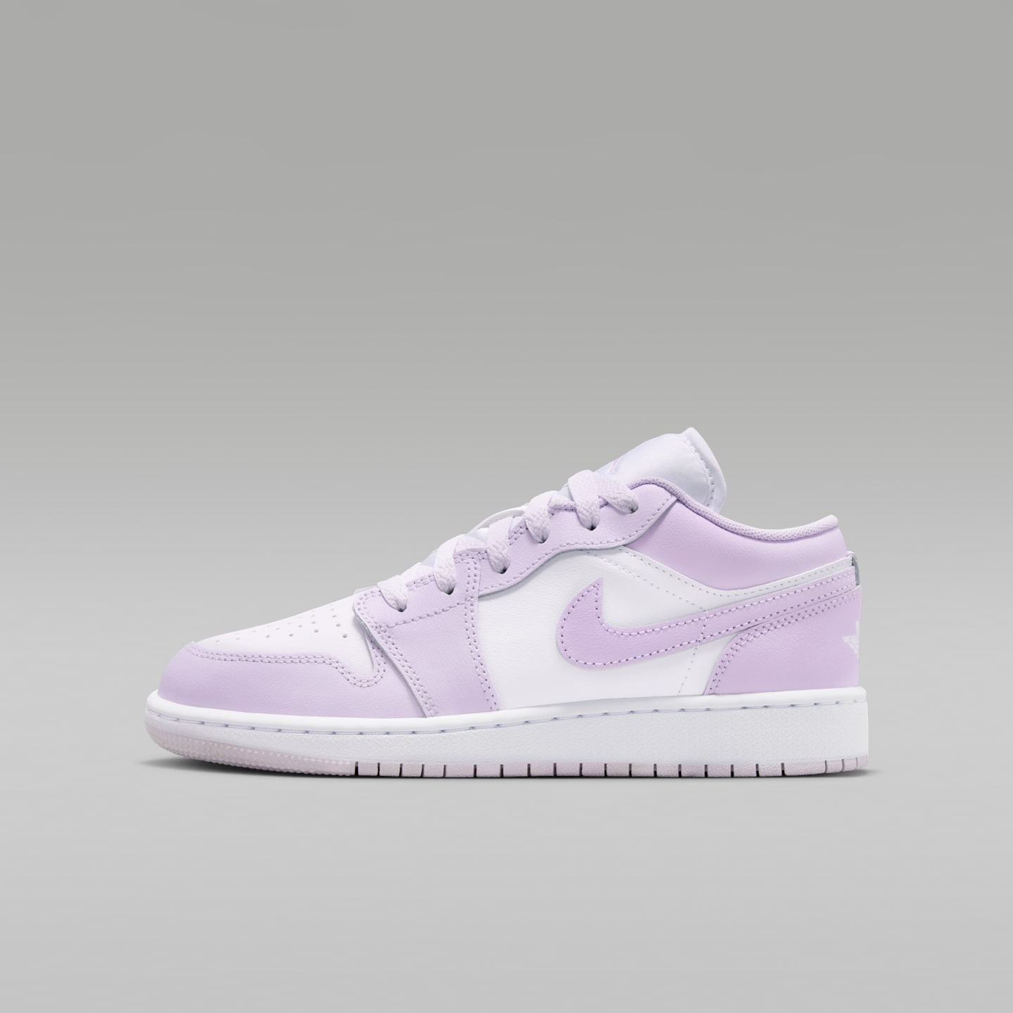 Детские кроссовки Jordan Air Jordan 1 Low Big Kids' Shoes — фото 1