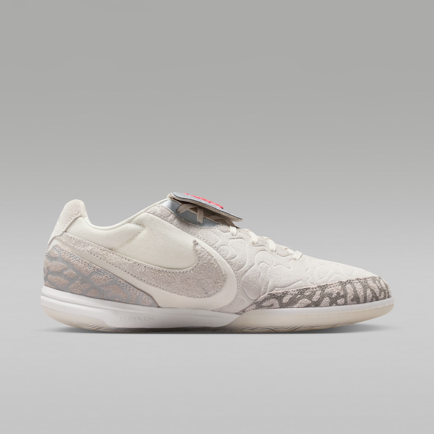 Мужские кроссовки Jordan Tiempo Streetgato SE Indoor/Court Low-Top Soccer Shoes — фото 3