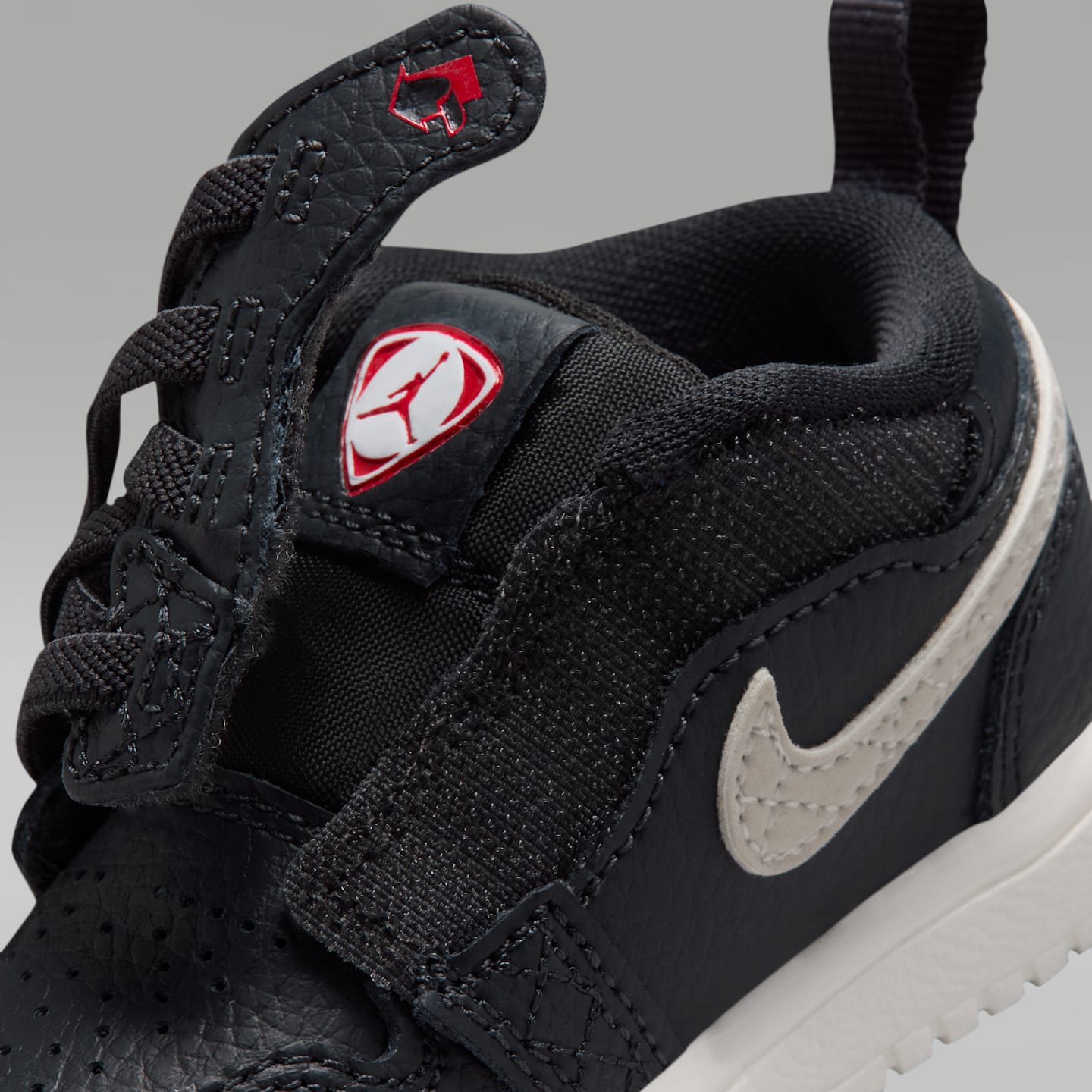 Детские кроссовки Jordan 1 Low Alt SE Baby/Toddler Shoes — фото 8