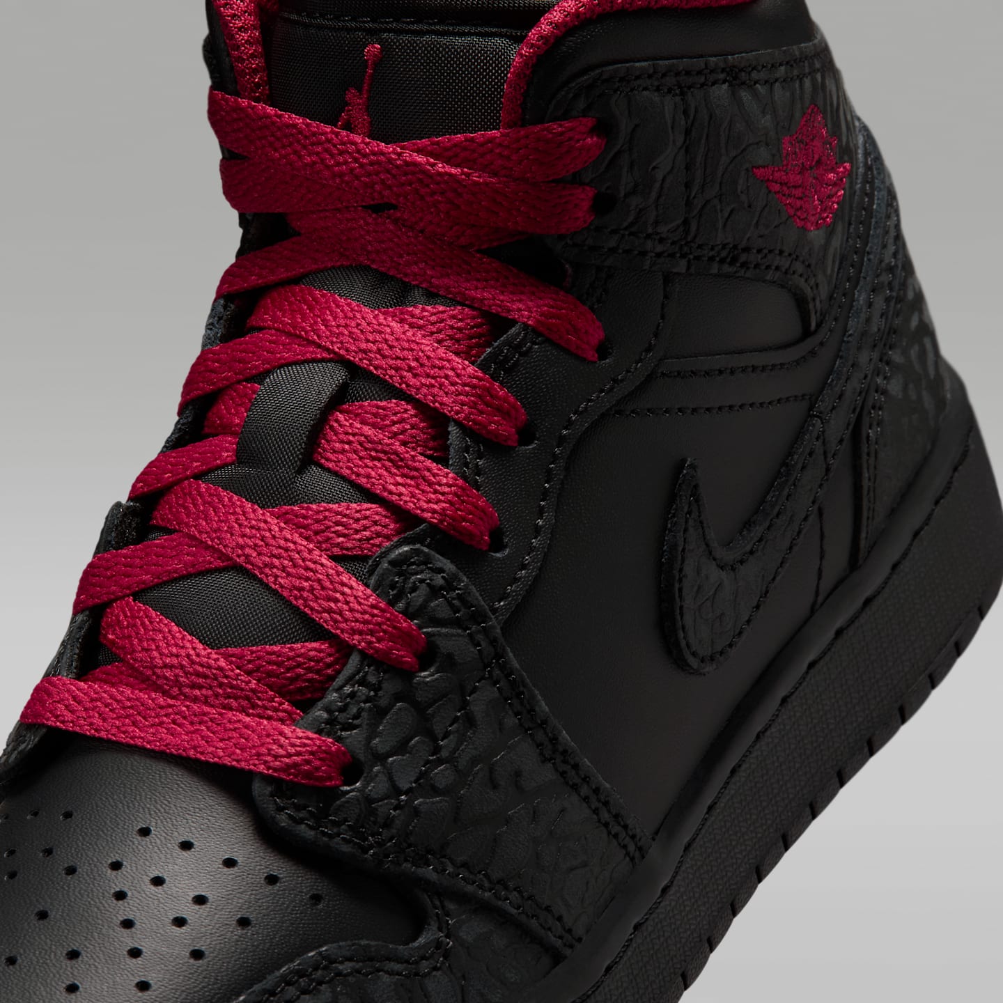 Детские кроссовки Jordan Air Jordan 1 Mid SE Big Kids' Shoes — фото 7